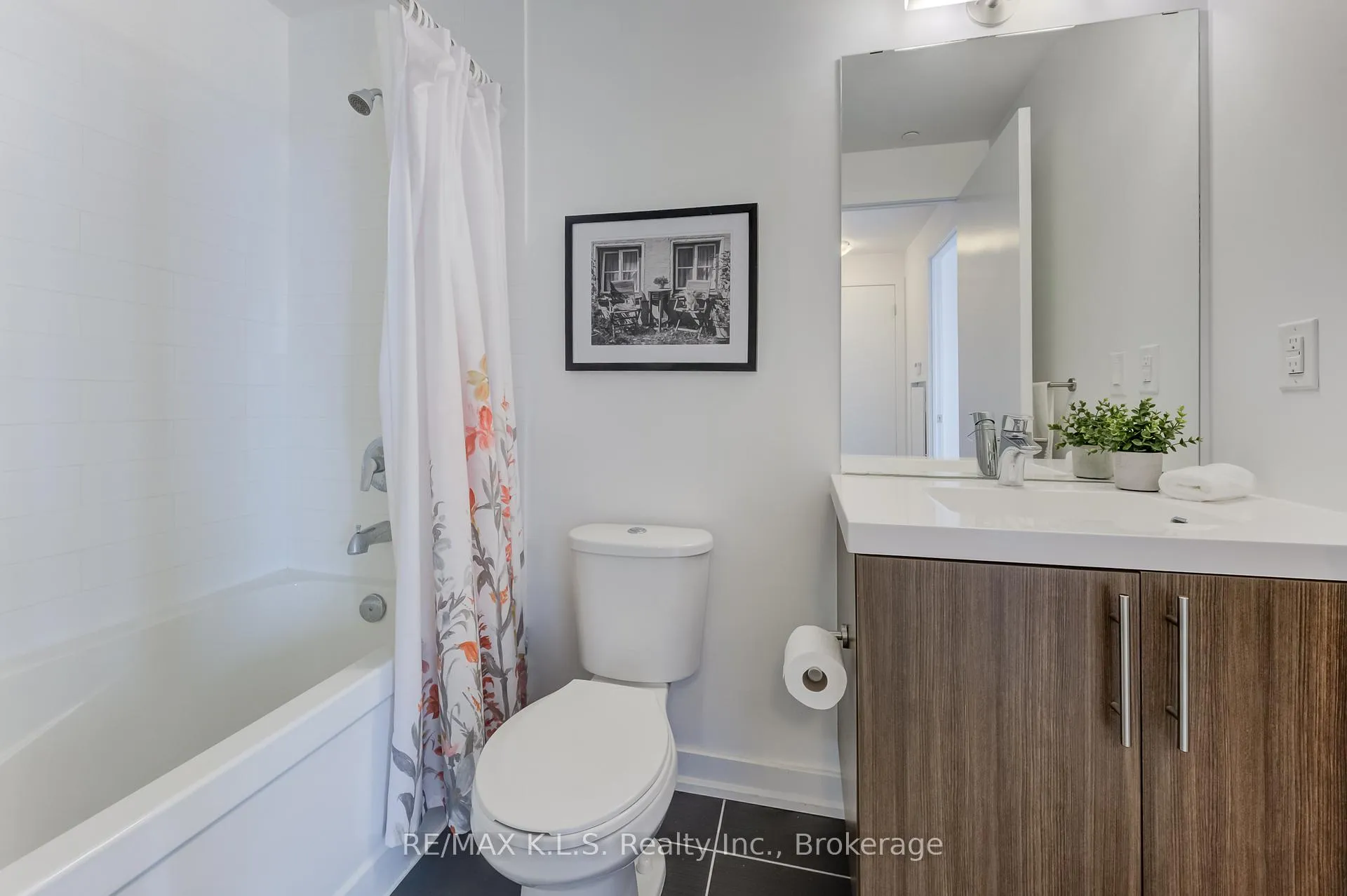 Photo 27 of Unit 1404, 85 Duke Street W, Kitchener, City Commercial Core — HOMEH