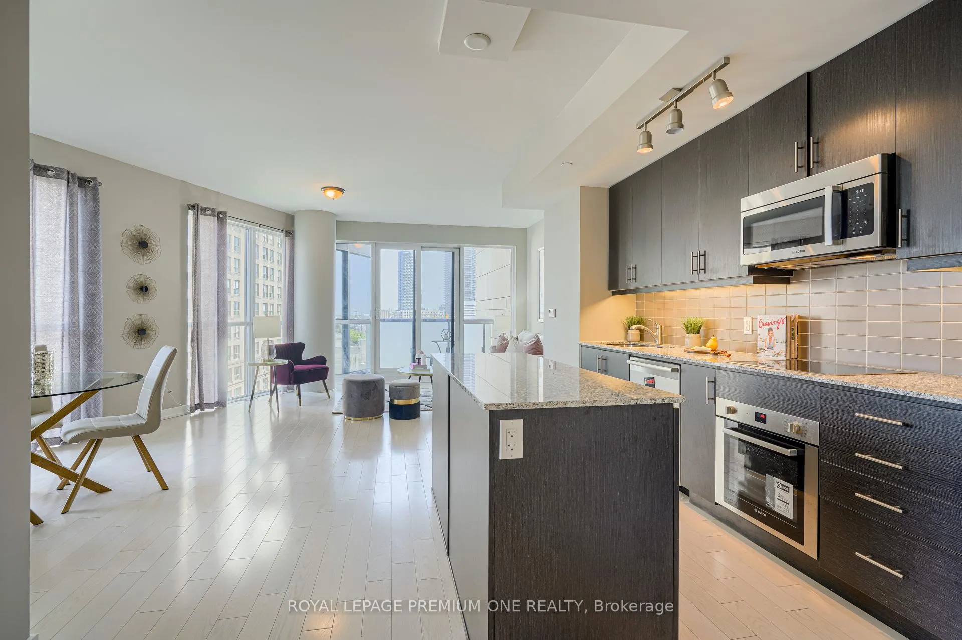 Photo 4 of Unit 806, 1 The Esplanade, Toronto, Waterfront Communities — HOMEH