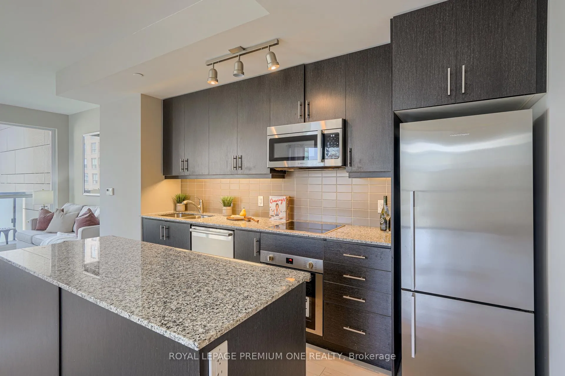 Photo 5 of Unit 806, 1 The Esplanade, Toronto, Waterfront Communities — HOMEH