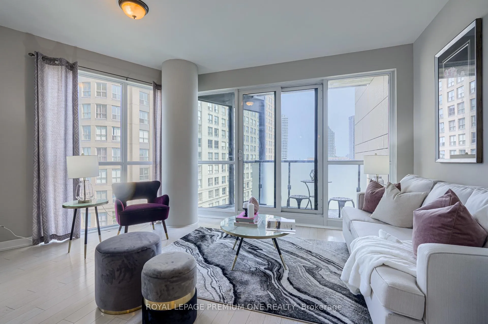 Photo 6 of Unit 806, 1 The Esplanade, Toronto, Waterfront Communities — HOMEH