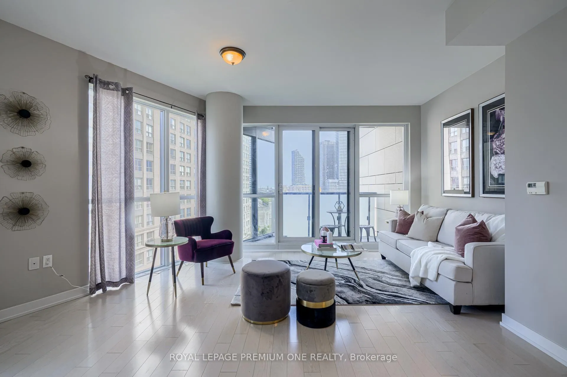 Photo 9 of Unit 806, 1 The Esplanade, Toronto, Waterfront Communities — HOMEH