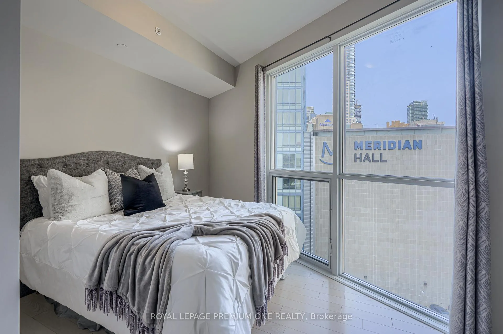 Photo 11 of Unit 806, 1 The Esplanade, Toronto, Waterfront Communities — HOMEH