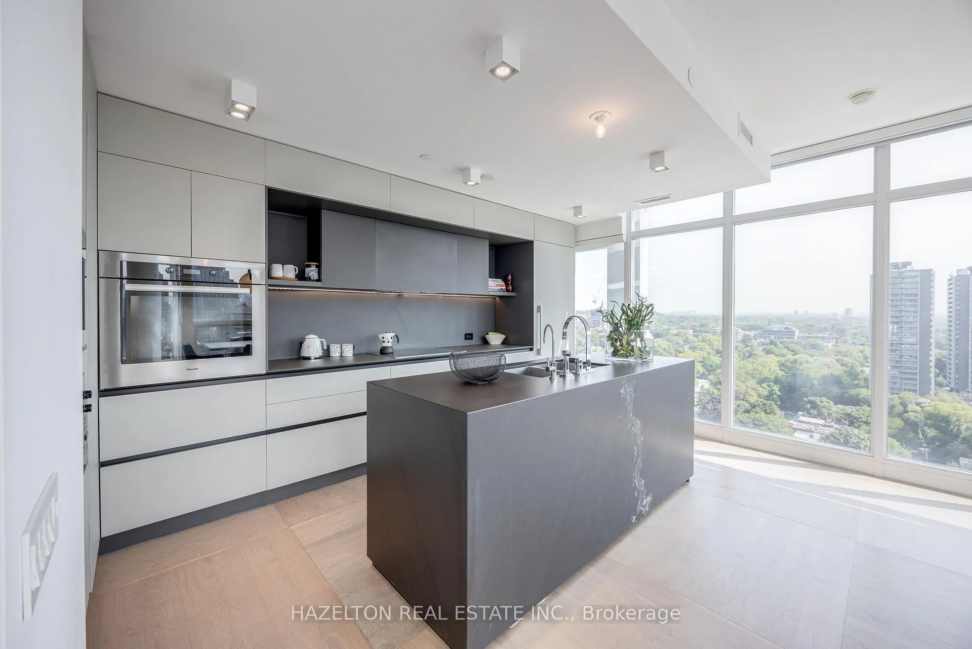 Photo 9 of Unit 1609, 170 Avenue Road, Toronto, The Annex — HOMEH
