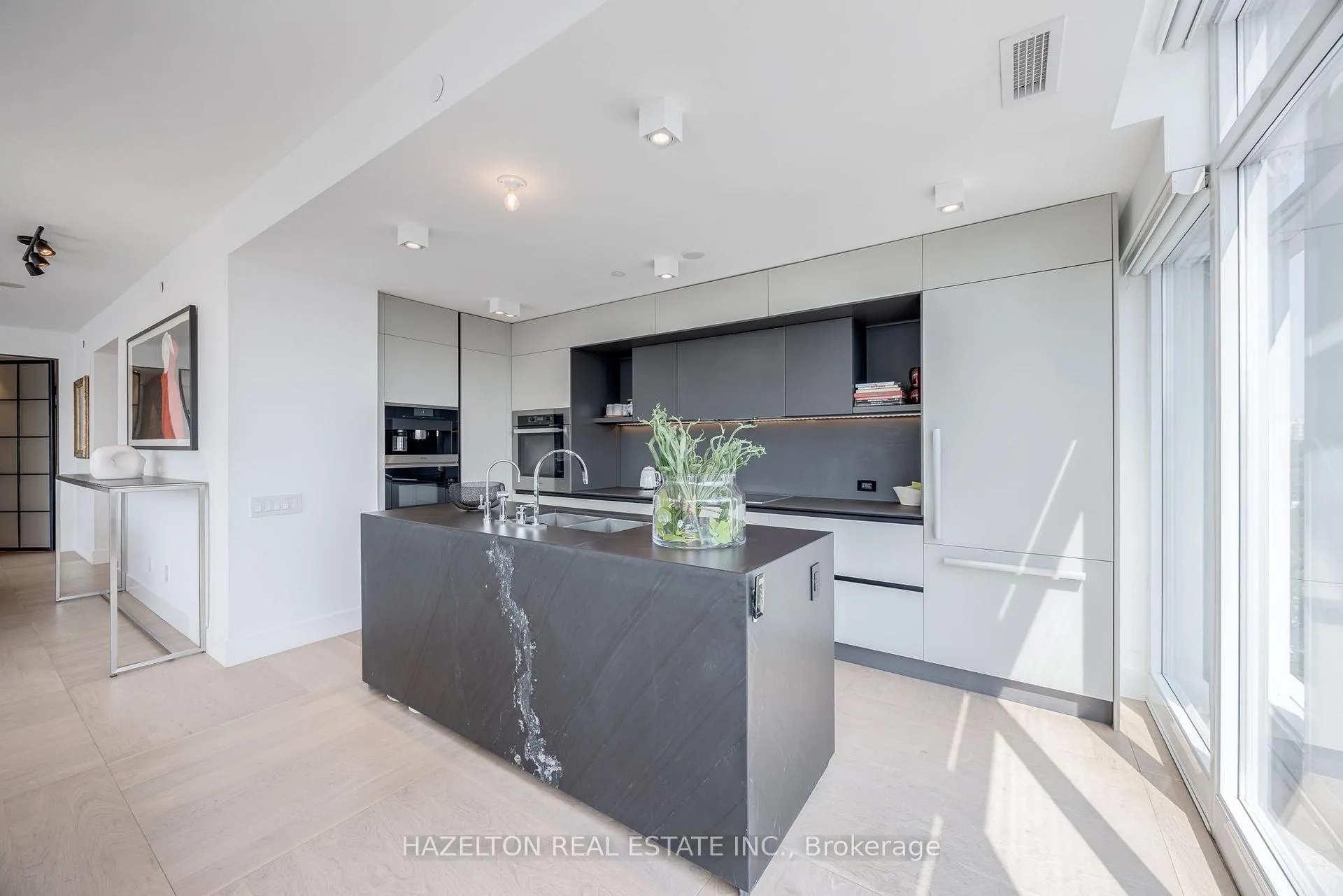 Photo 10 of Unit 1609, 170 Avenue Road, Toronto, The Annex — HOMEH
