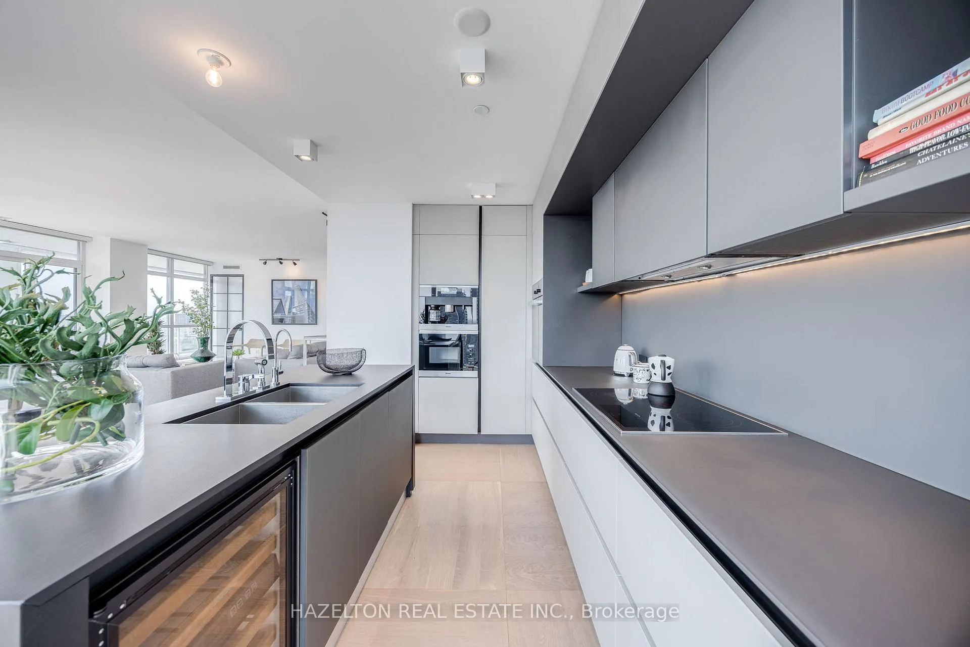 Photo 11 of Unit 1609, 170 Avenue Road, Toronto, The Annex — HOMEH