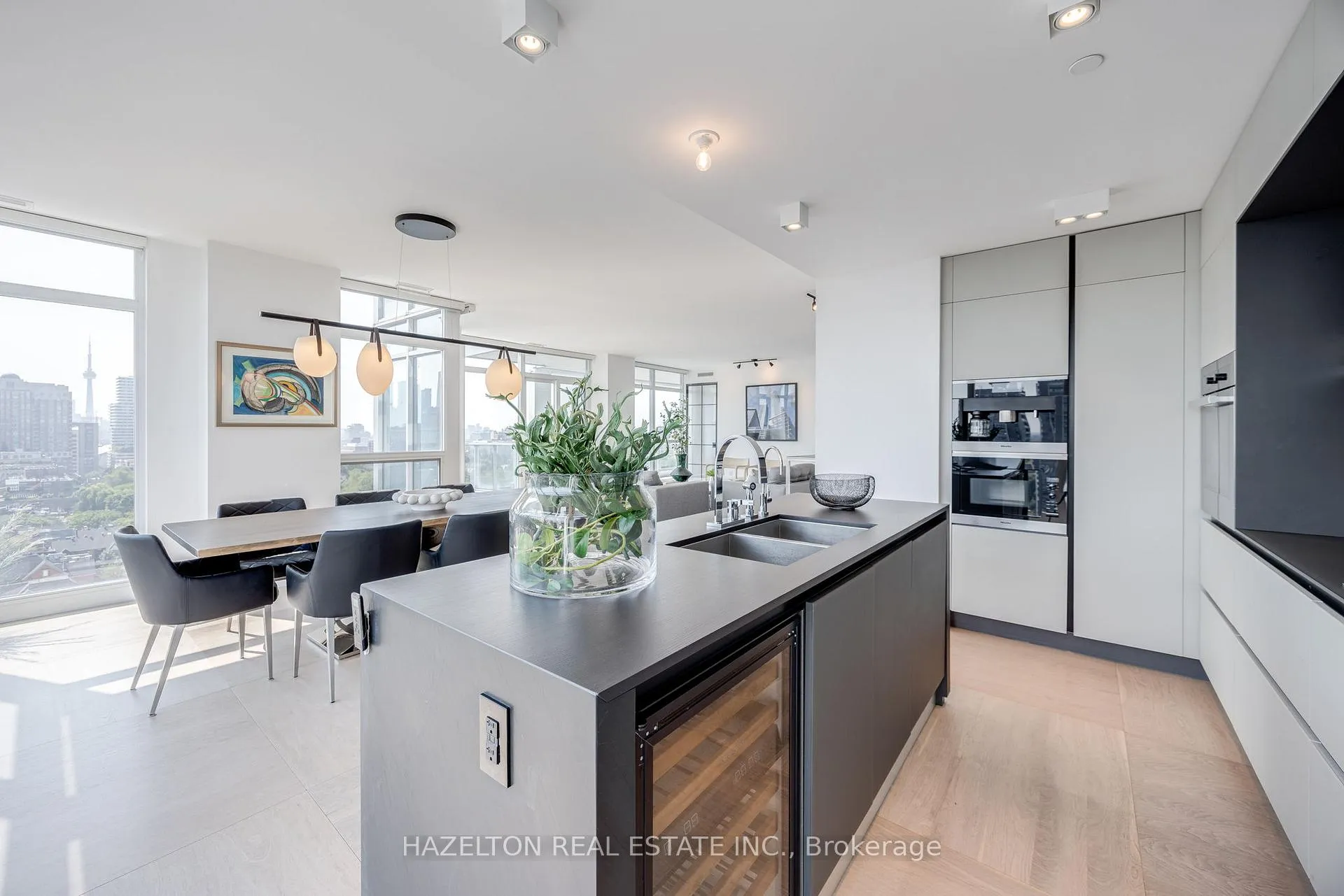 Photo 12 of Unit 1609, 170 Avenue Road, Toronto, The Annex — HOMEH