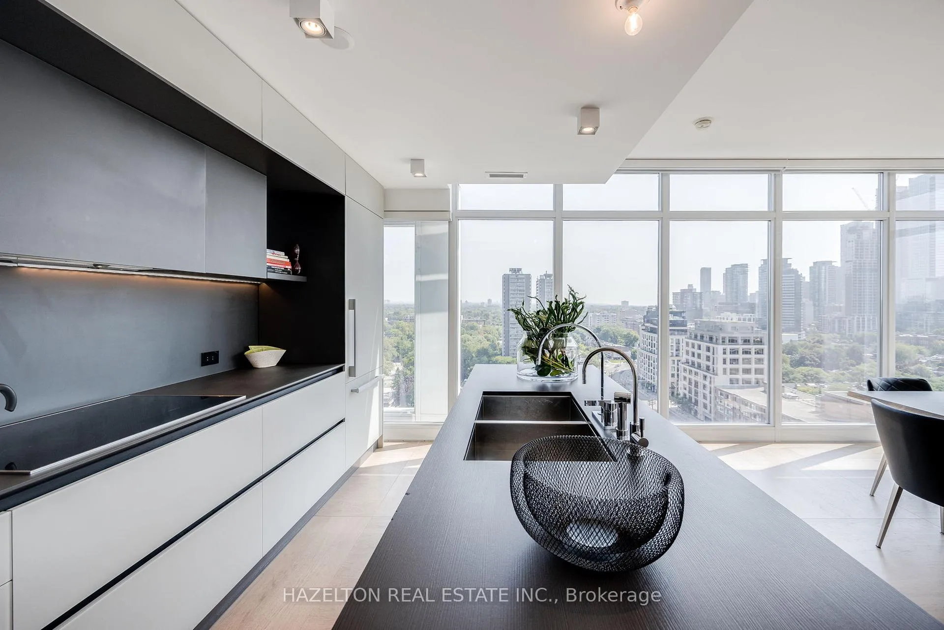 Photo 14 of Unit 1609, 170 Avenue Road, Toronto, The Annex — HOMEH