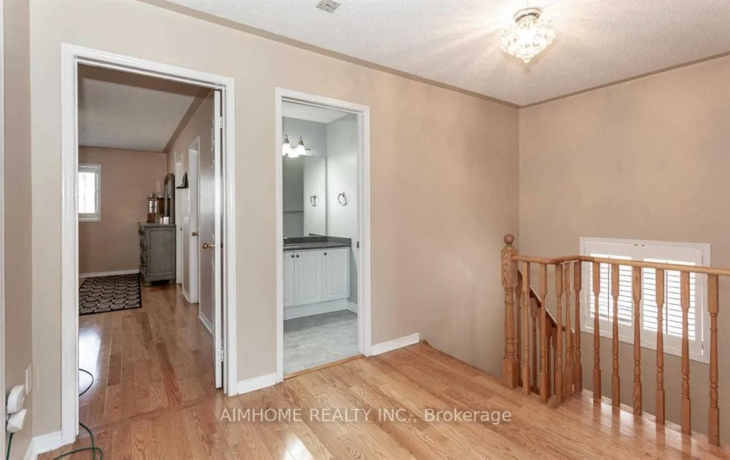 Photo 5 of 34 Raymond Bartlett Avenue, Markham, Village Green-South Unionville — HOMEH