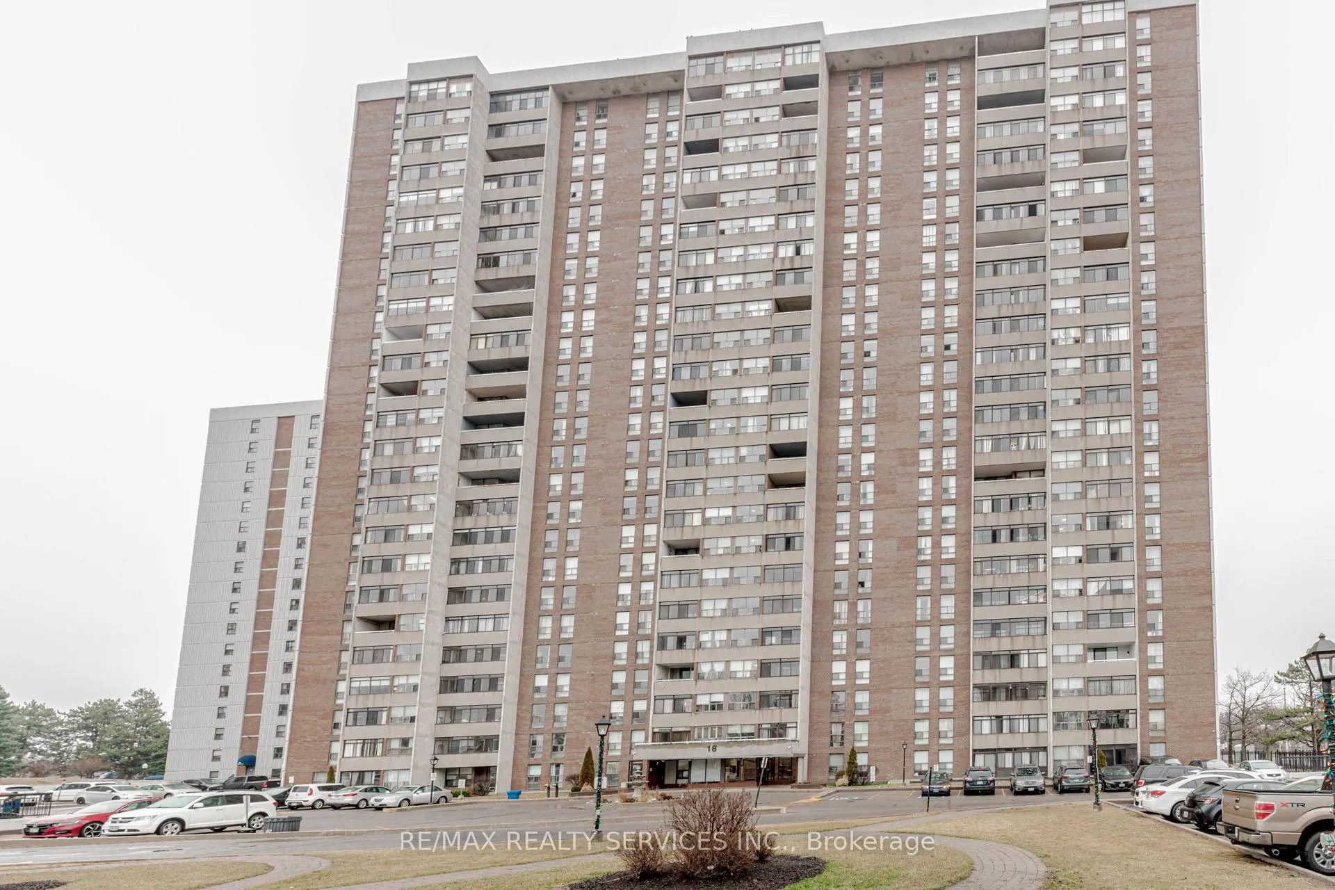 Front of Unit 304, 18 Knightsbridge Road