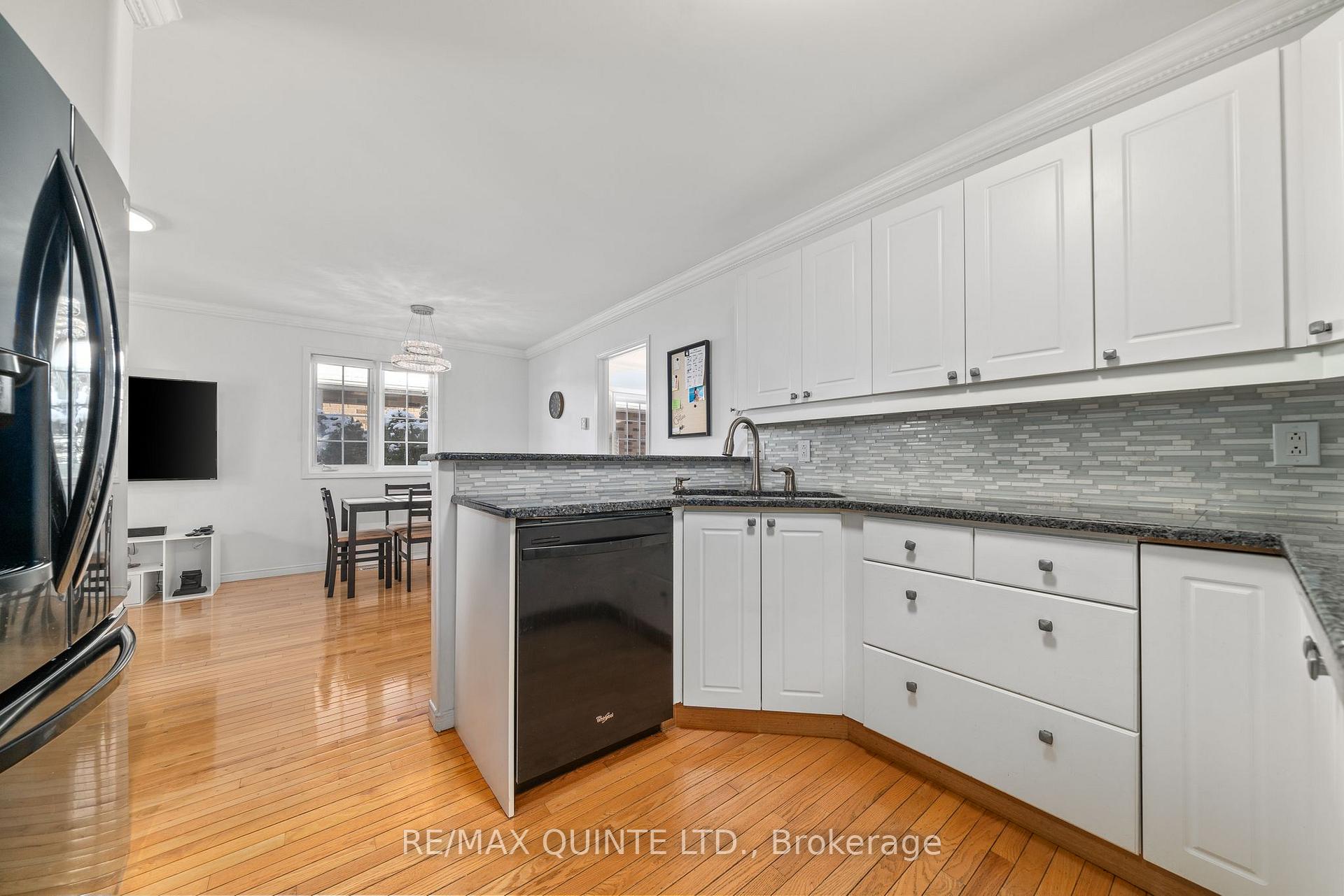 Photo 17 of 20 Oak Ridge Boulevard, Belleville, Belleville Ward — HOMEH