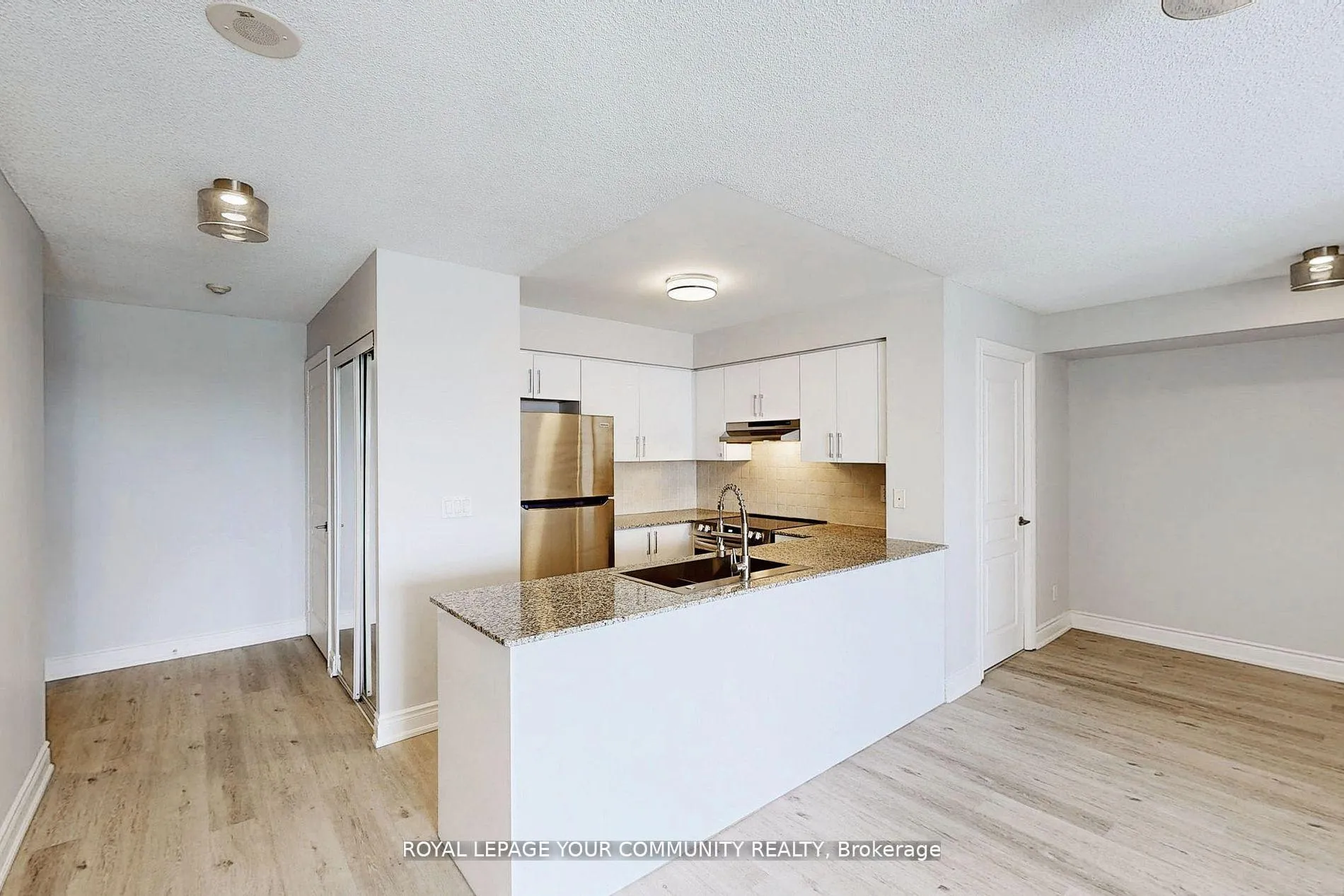 Photo 3 of Unit 801, 7 North Park Road, Vaughan, Beverley Glen — HOMEH