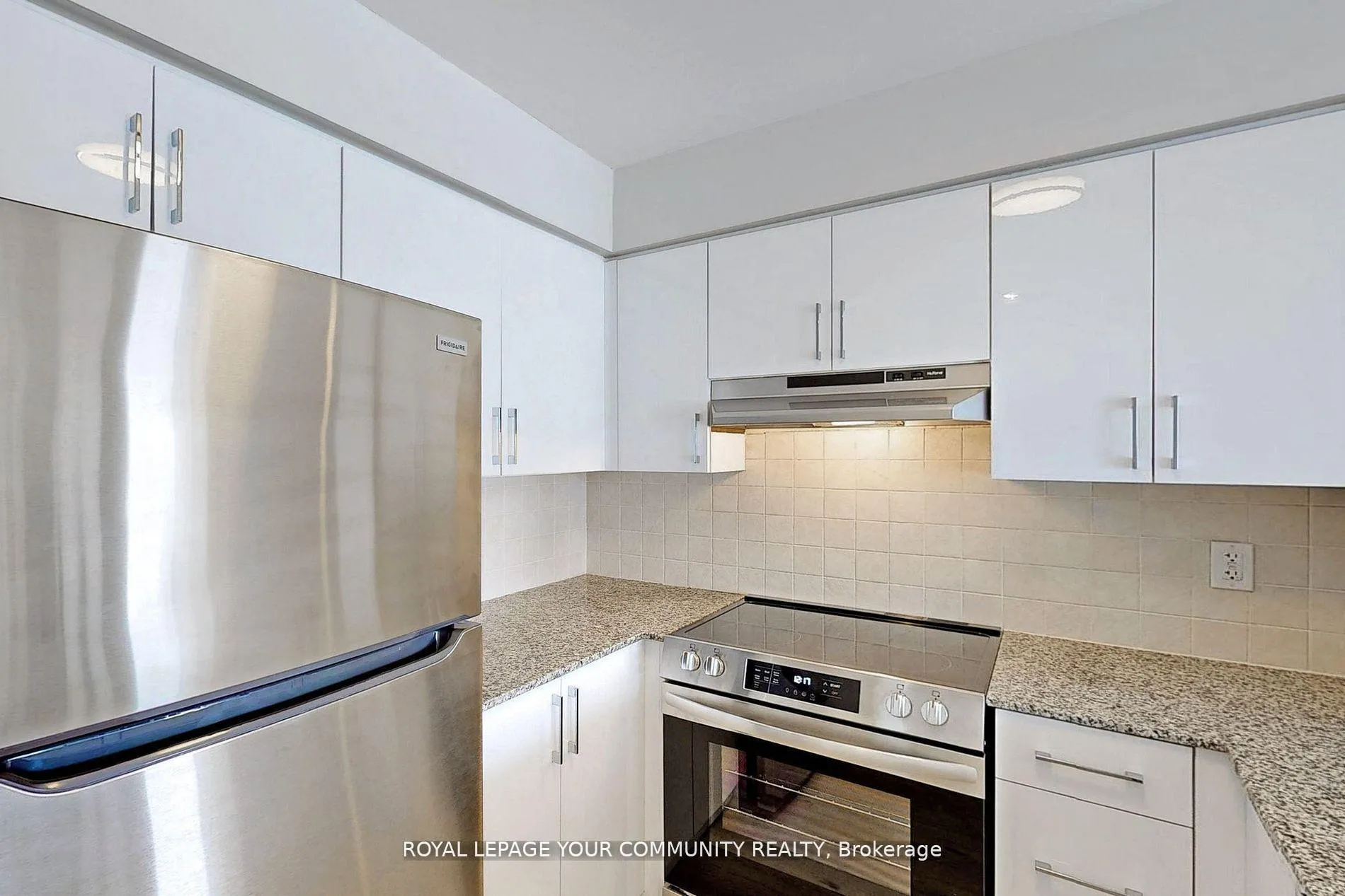 Photo 5 of Unit 801, 7 North Park Road, Vaughan, Beverley Glen — HOMEH