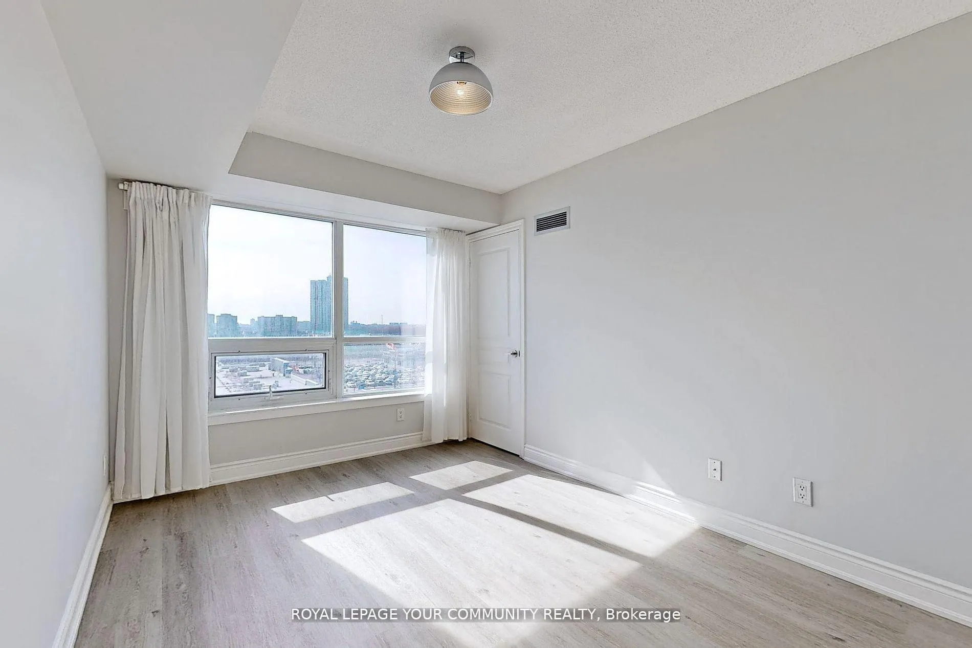 Photo 12 of Unit 801, 7 North Park Road, Vaughan, Beverley Glen — HOMEH