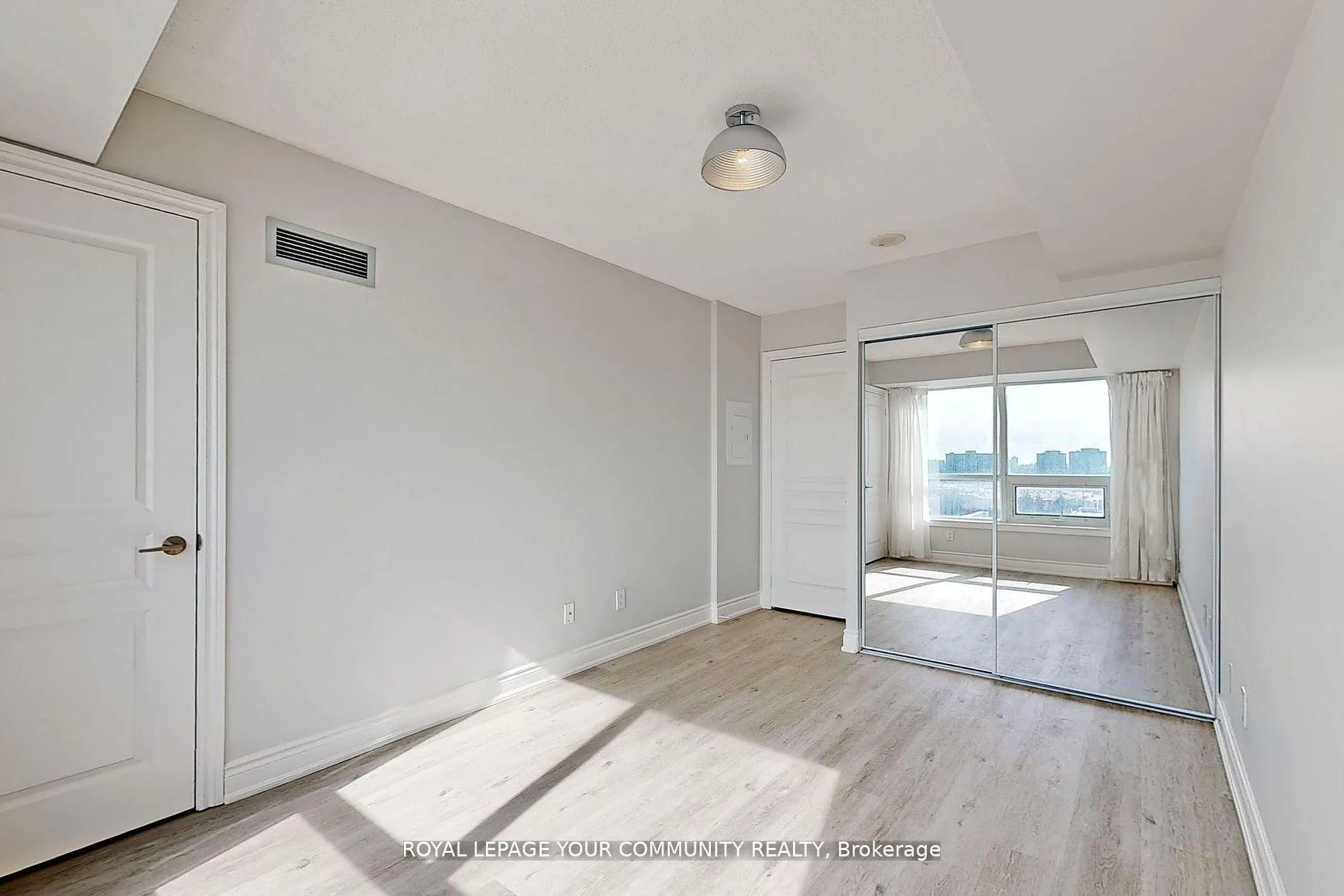 Photo 13 of Unit 801, 7 North Park Road, Vaughan, Beverley Glen — HOMEH