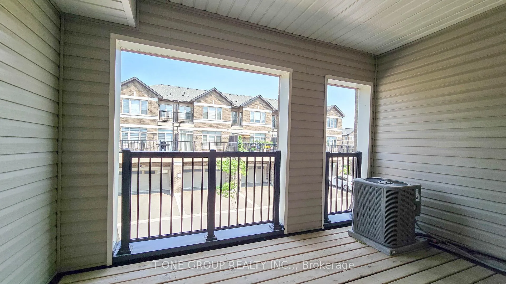 Photo 2 of 28 Stoeber Lane, Markham, Box Grove — HOMEH
