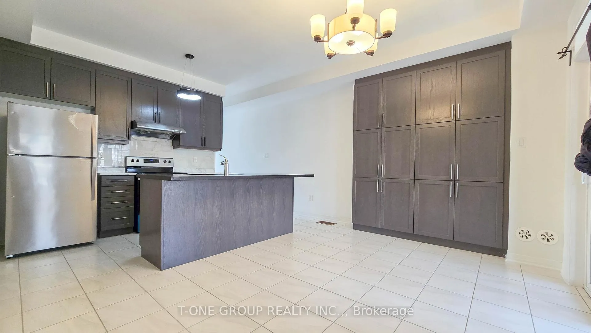 Photo 4 of 28 Stoeber Lane, Markham, Box Grove — HOMEH