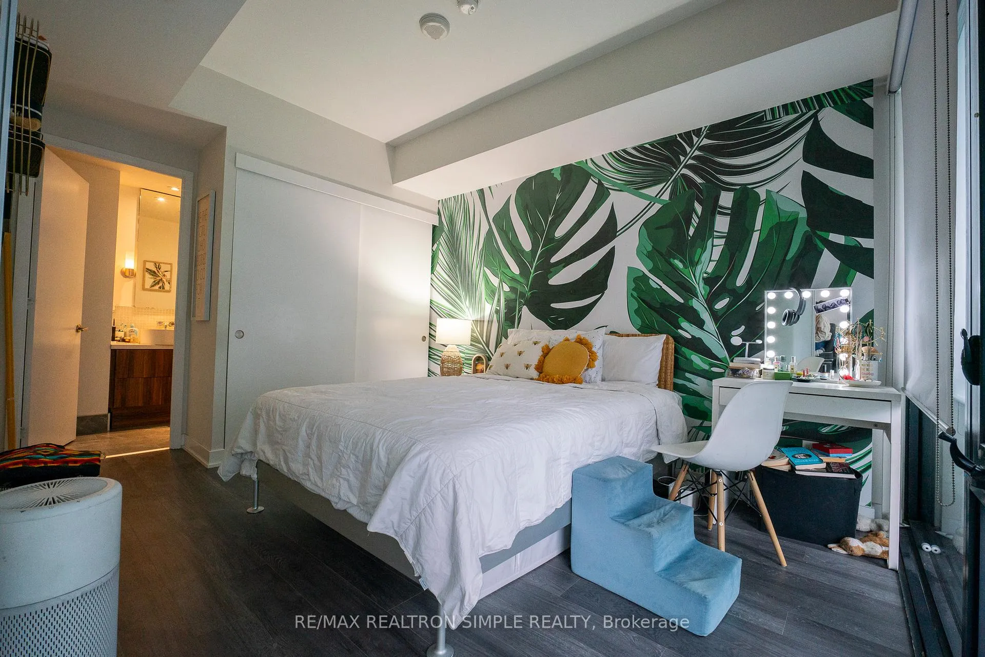 Front of Unit 2301, 185 Roehampton Avenue