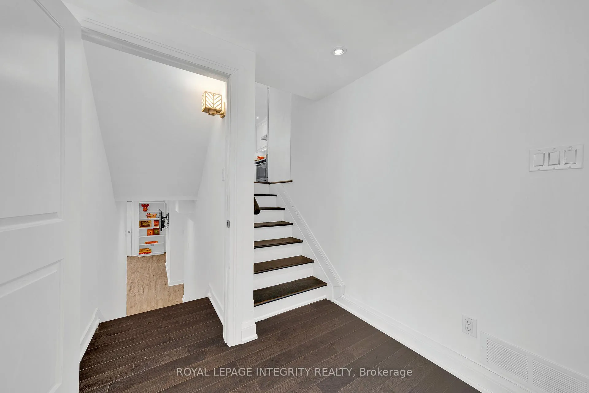Photo 34 of 9 Bellfield Street, Ottawa, Bayshore — HOMEH