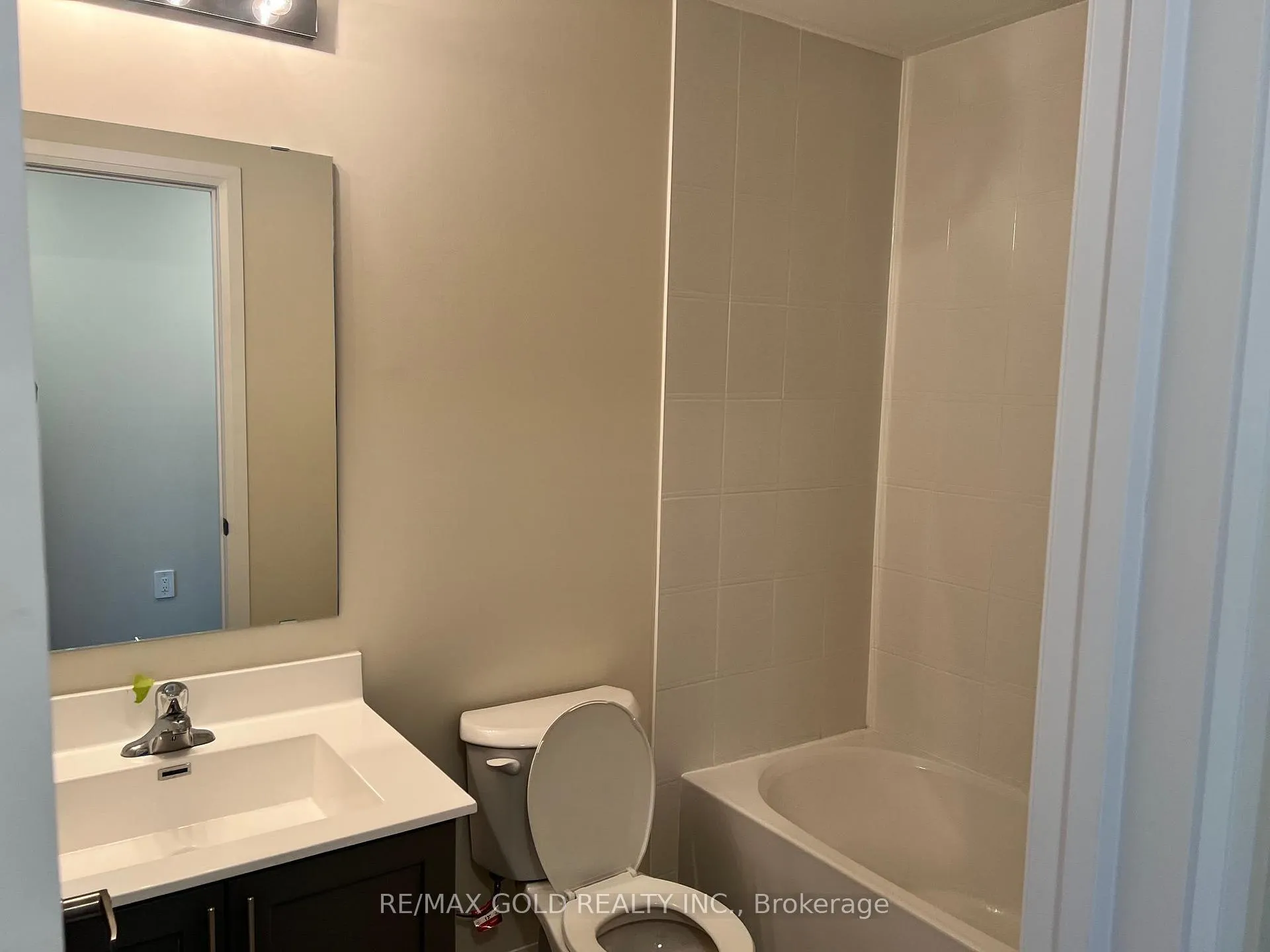 Photo 5 of Unit 107, 1589 Rose Way, Milton, Cobban — HOMEH
