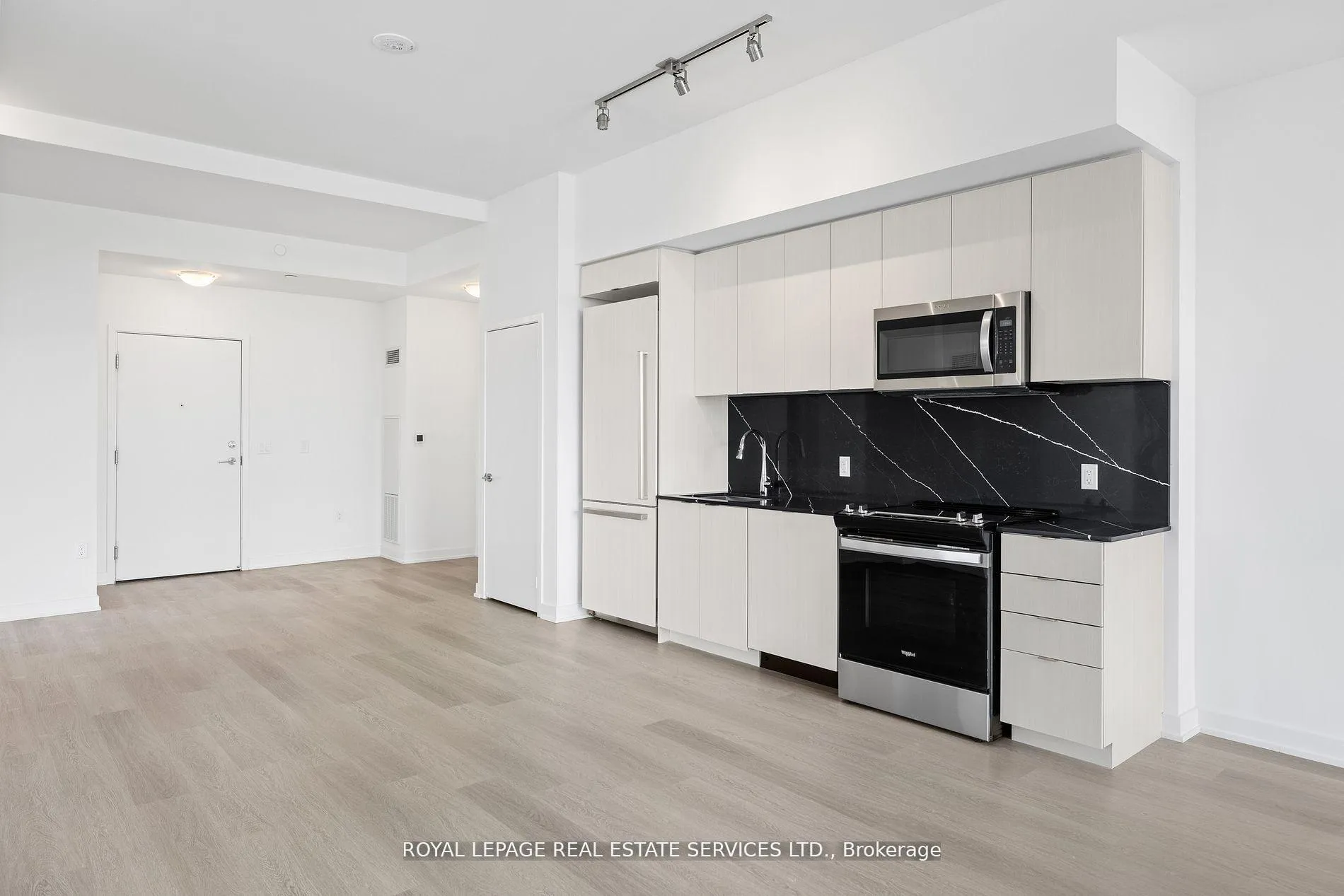 Photo 4 of Unit 1106, 859 The Queensway, Etobicoke, Stonegate-Queensway — HOMEH