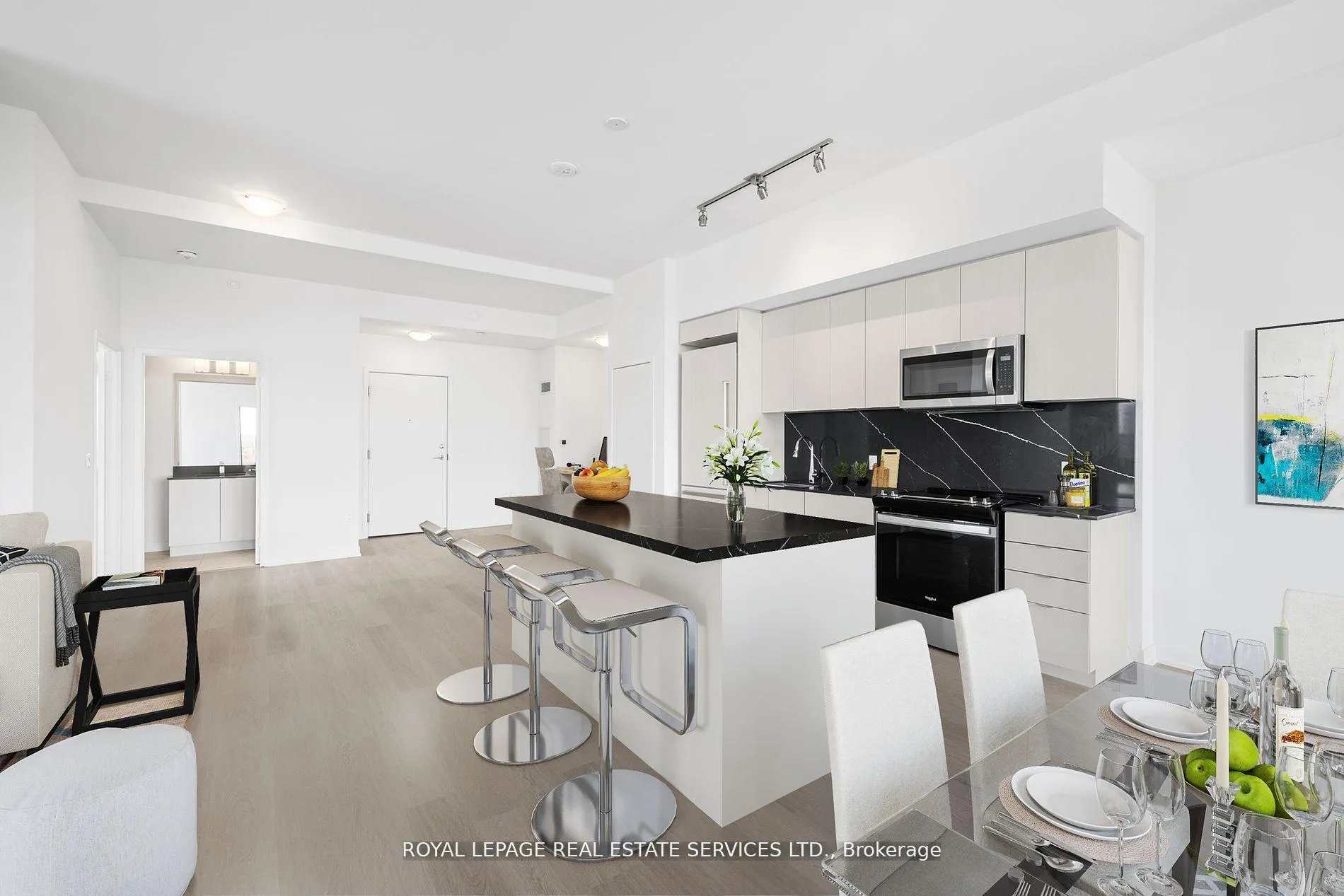 Photo 5 of Unit 1106, 859 The Queensway, Etobicoke, Stonegate-Queensway — HOMEH