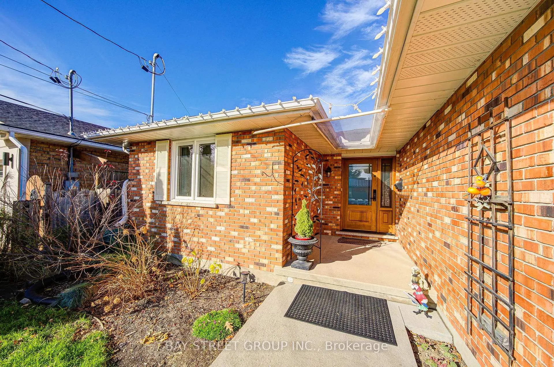 Photo 2 of 47 Cecil Street, St. Catharines, Lakeport — HOMEH