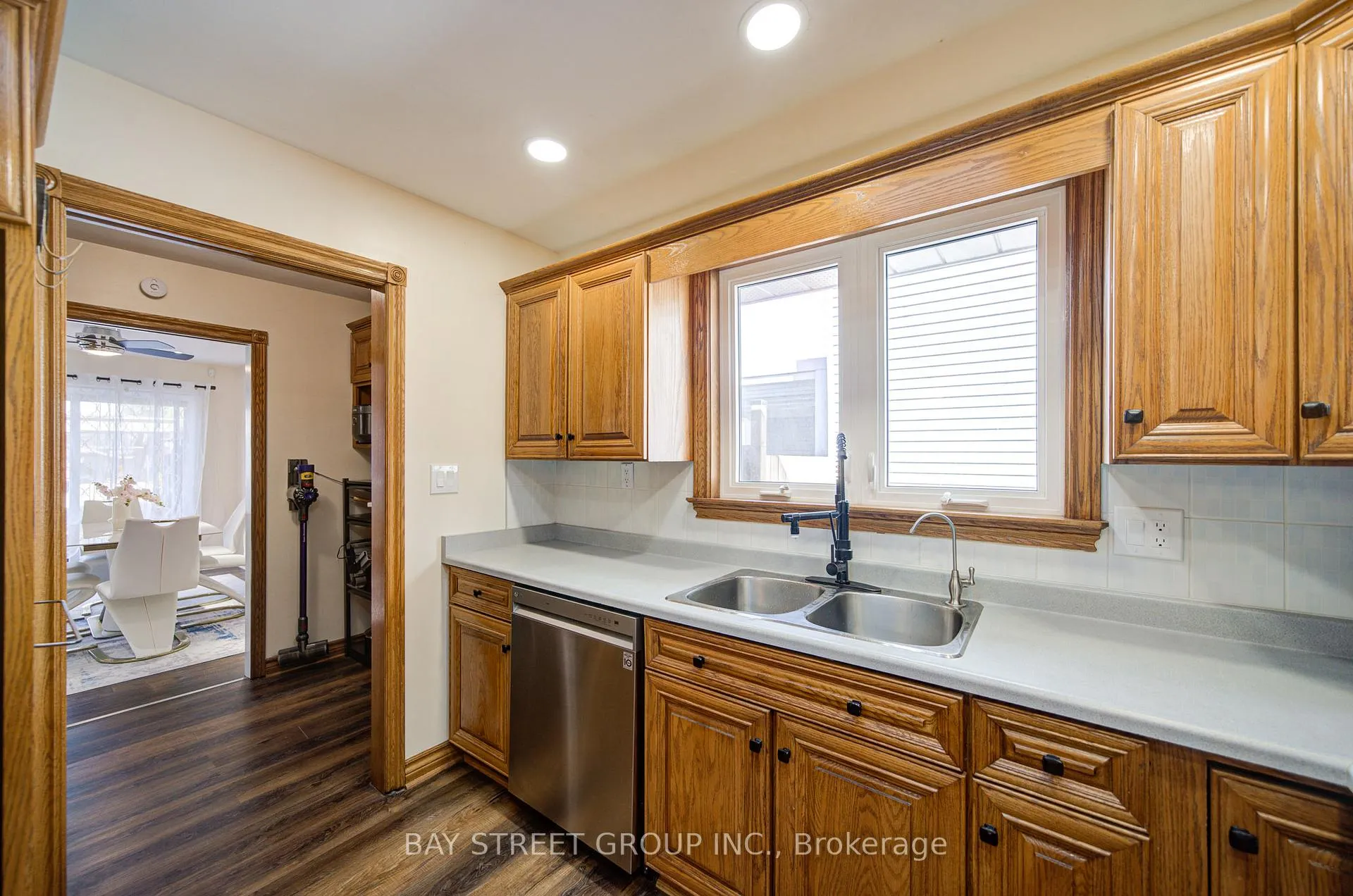 Photo 10 of 47 Cecil Street, St. Catharines, Lakeport — HOMEH