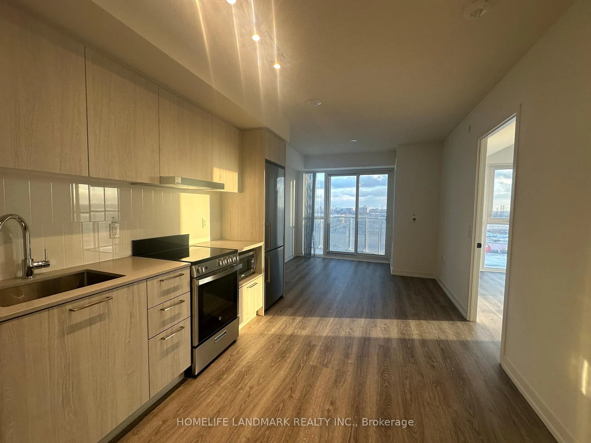 Photo 13 of Unit 1206, 195 Commerce Street, Vaughan, Vaughan Corporate Centre — HOMEH