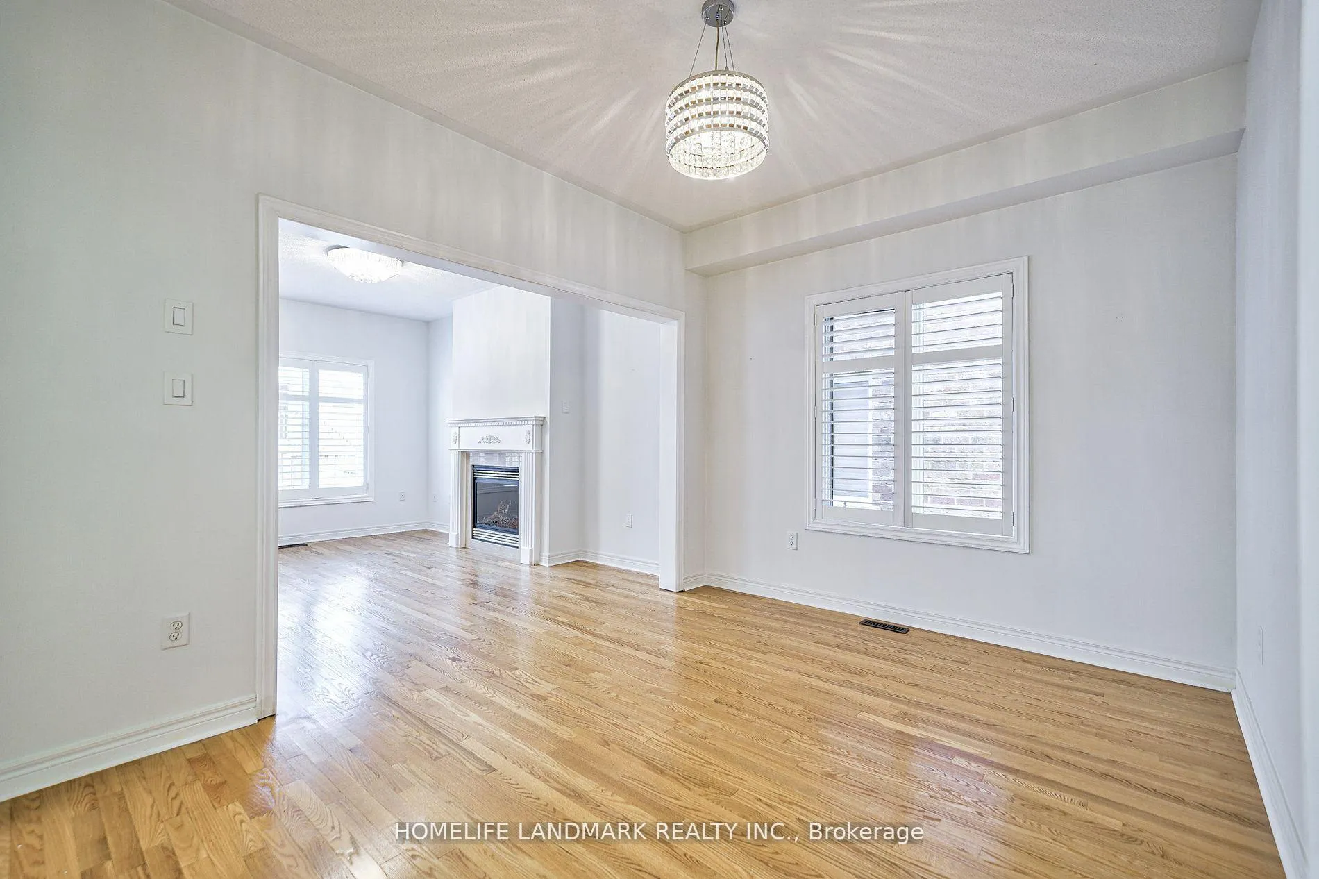Photo 3 of 42 Redmond Drive, Vaughan, Patterson — HOMEH