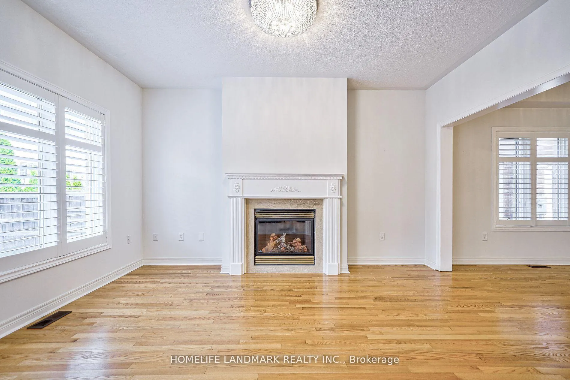 Photo 5 of 42 Redmond Drive, Vaughan, Patterson — HOMEH