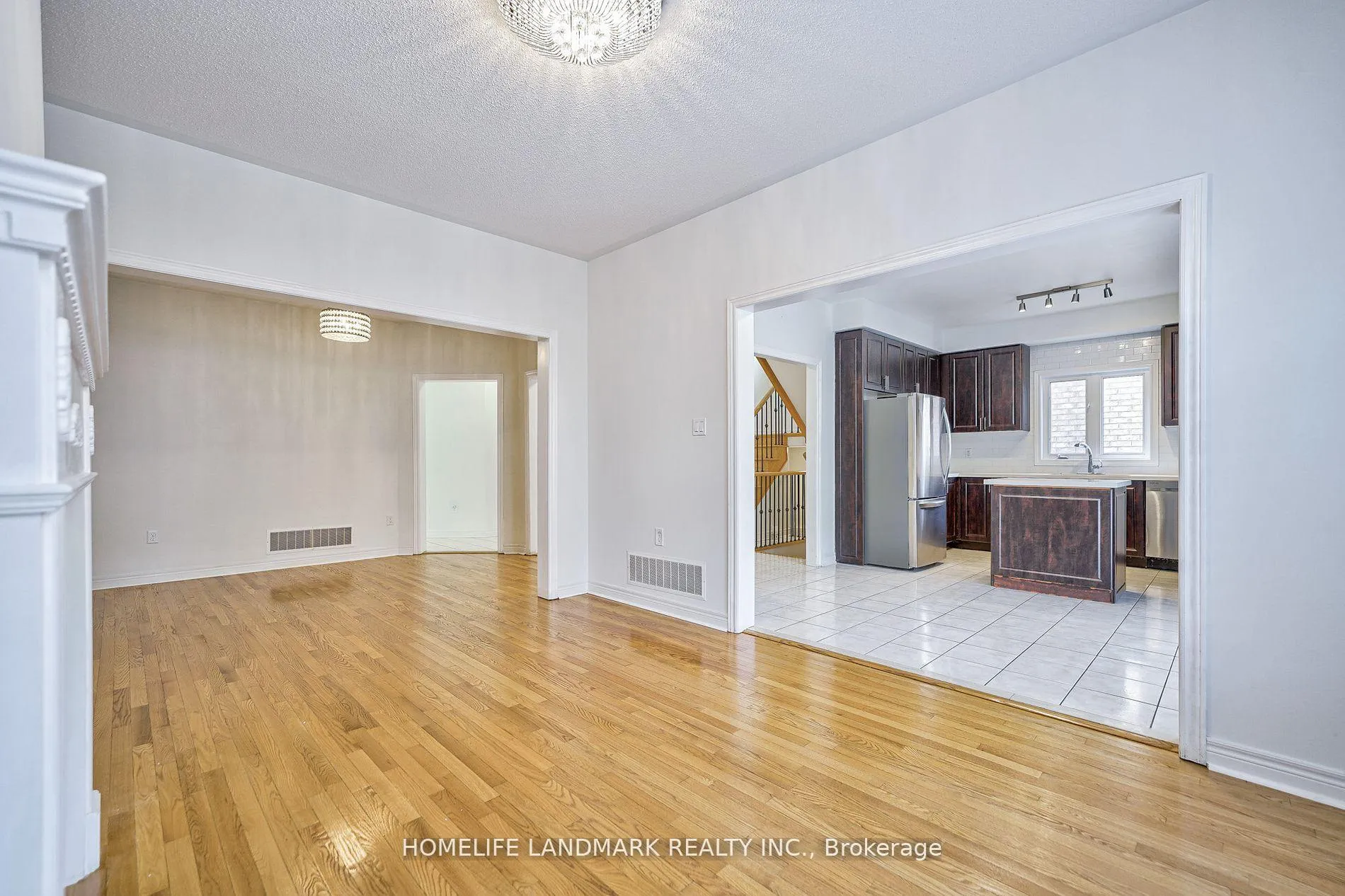 Photo 6 of 42 Redmond Drive, Vaughan, Patterson — HOMEH