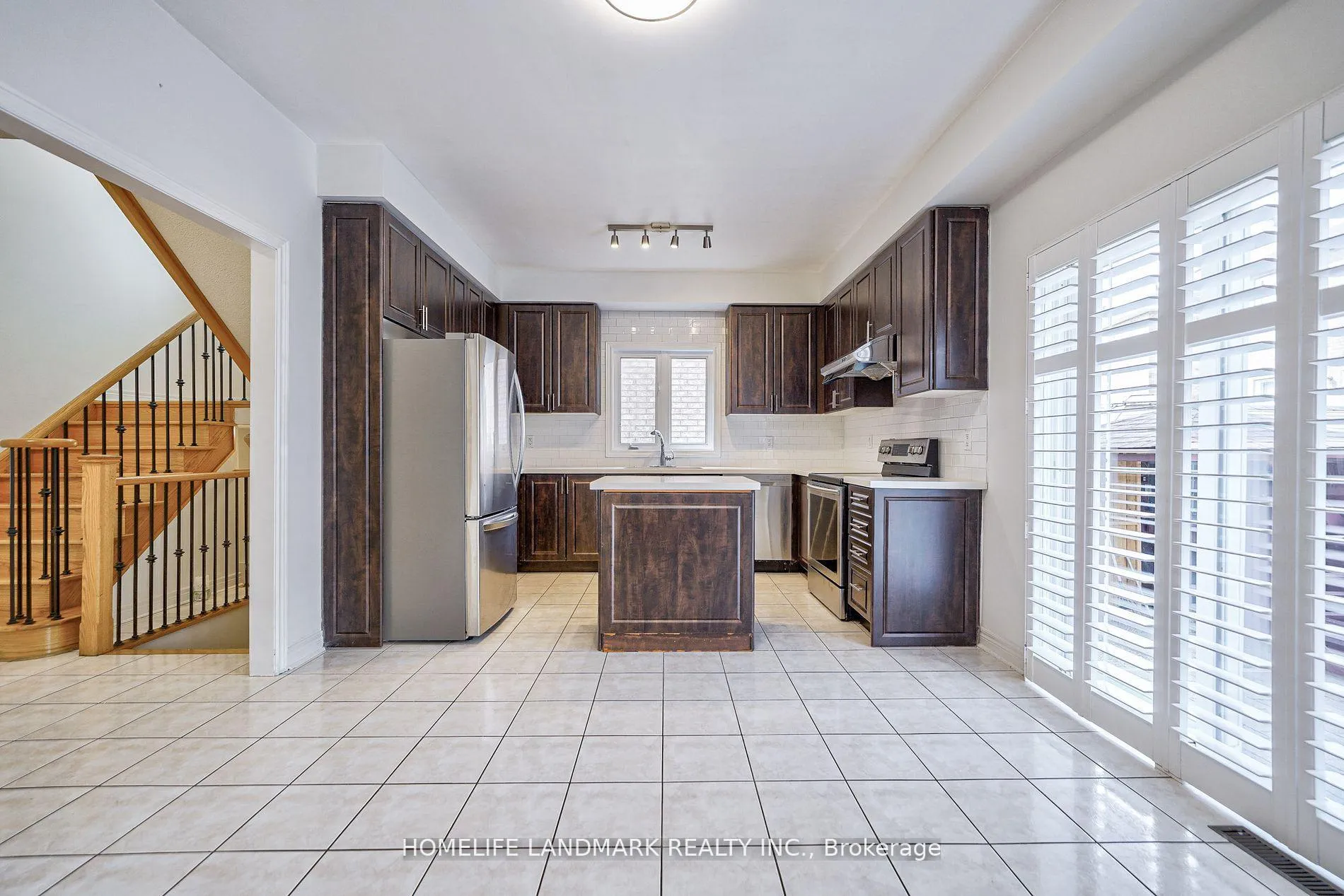 Photo 7 of 42 Redmond Drive, Vaughan, Patterson — HOMEH