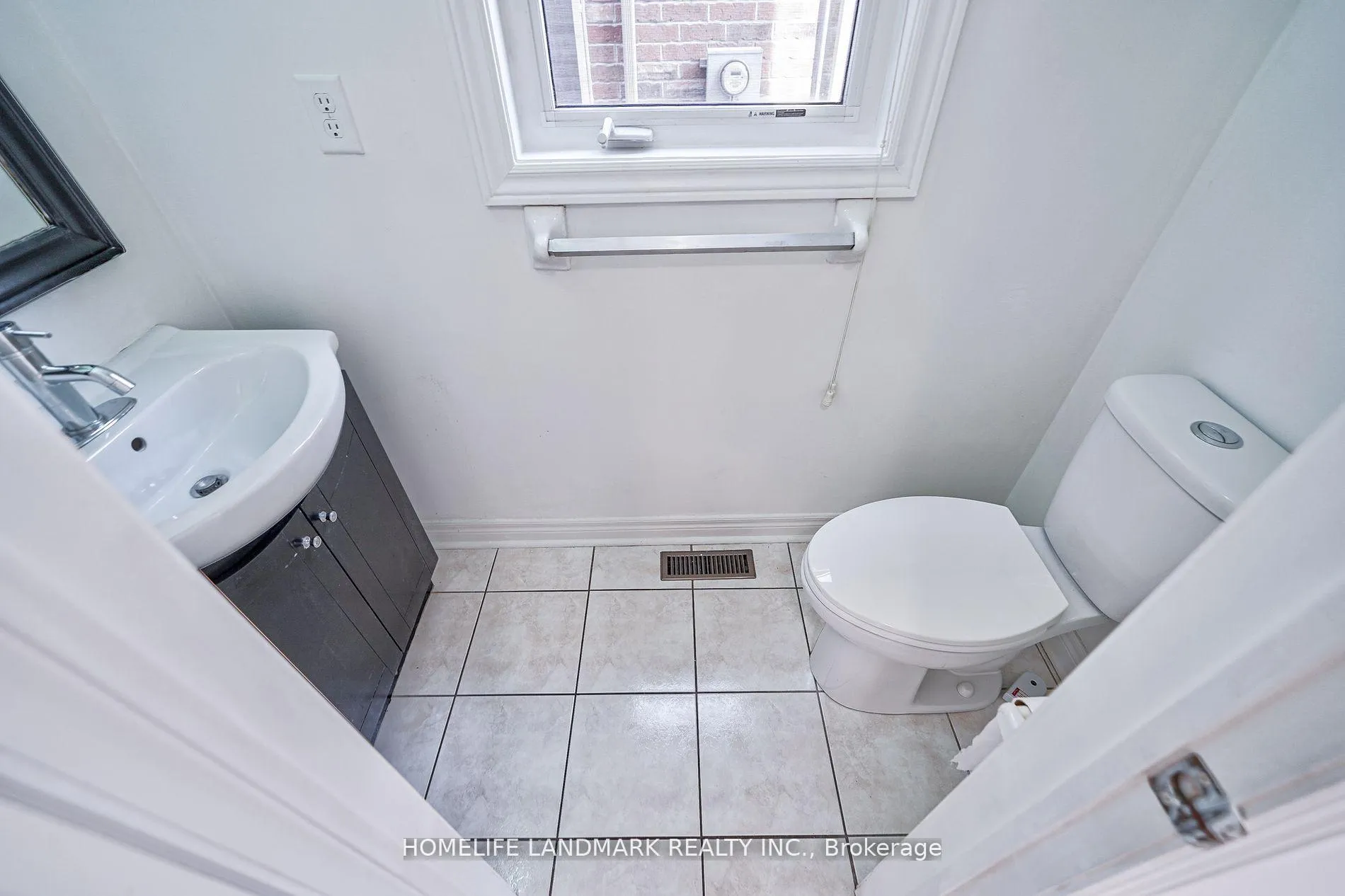 Photo 9 of 42 Redmond Drive, Vaughan, Patterson — HOMEH