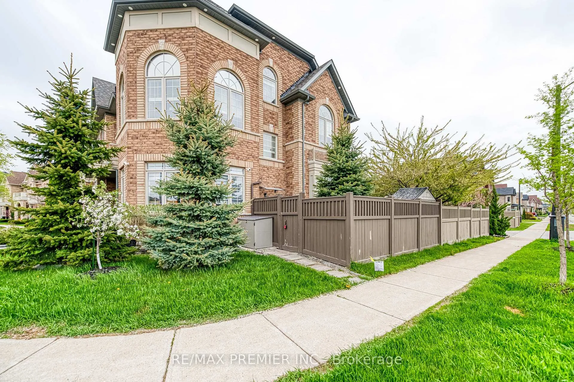 Photo 3 of Unit Bsmt, 142 Moody Drive, Vaughan, Kleinburg — HOMEH
