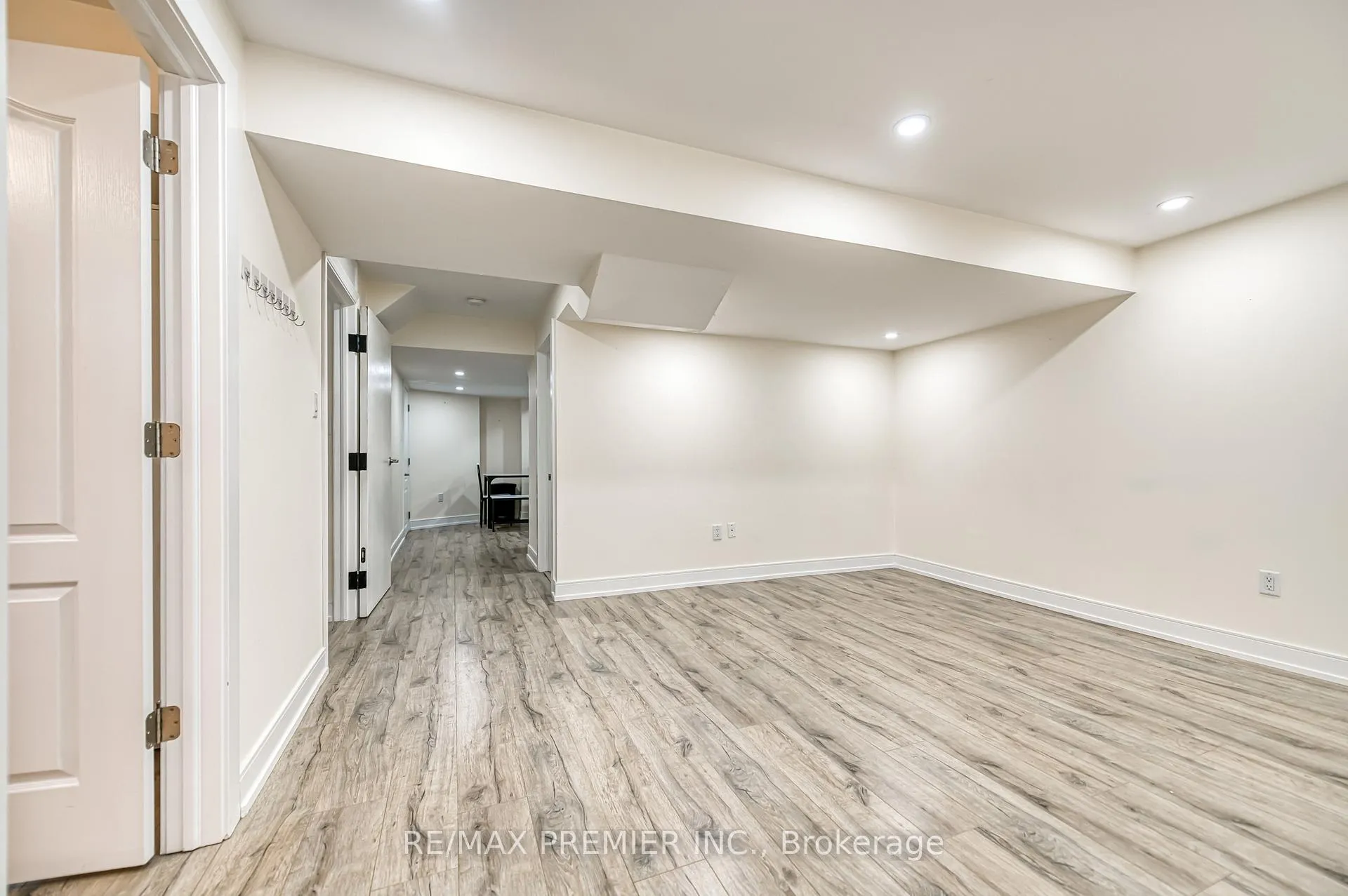 Photo 9 of Unit Bsmt, 142 Moody Drive, Vaughan, Kleinburg — HOMEH