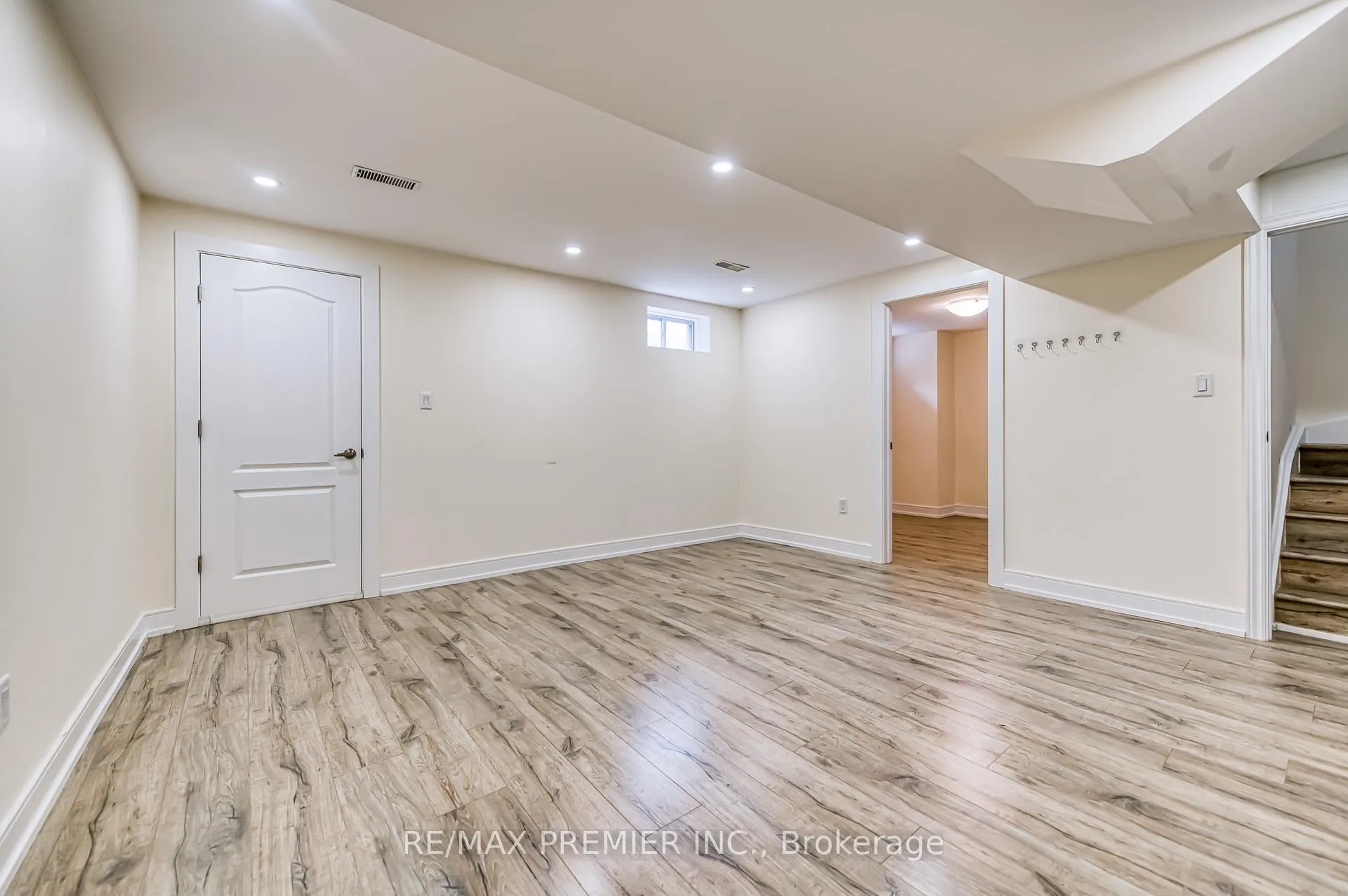Photo 11 of Unit Bsmt, 142 Moody Drive, Vaughan, Kleinburg — HOMEH