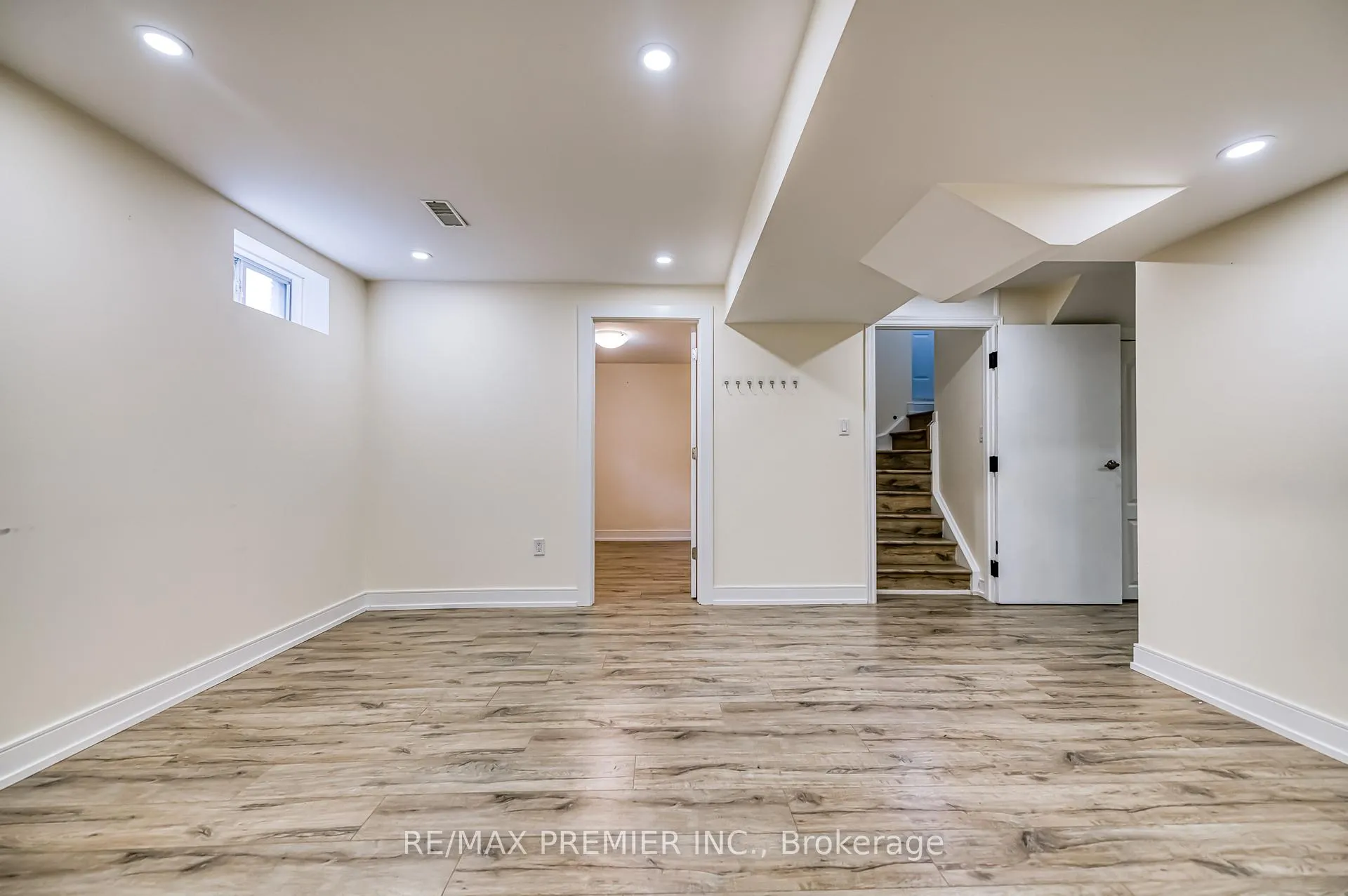 Photo 12 of Unit Bsmt, 142 Moody Drive, Vaughan, Kleinburg — HOMEH