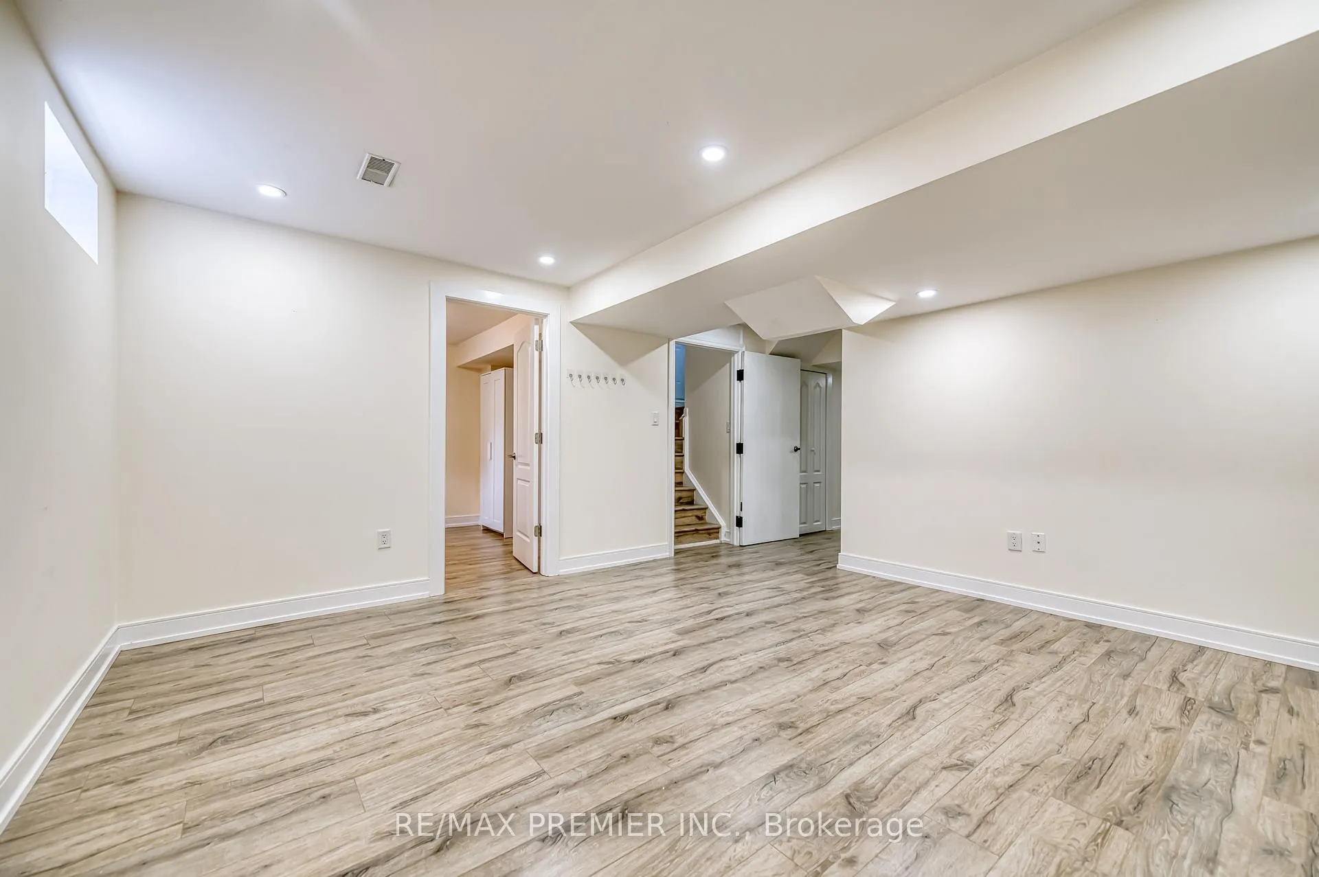 Photo 13 of Unit Bsmt, 142 Moody Drive, Vaughan, Kleinburg — HOMEH