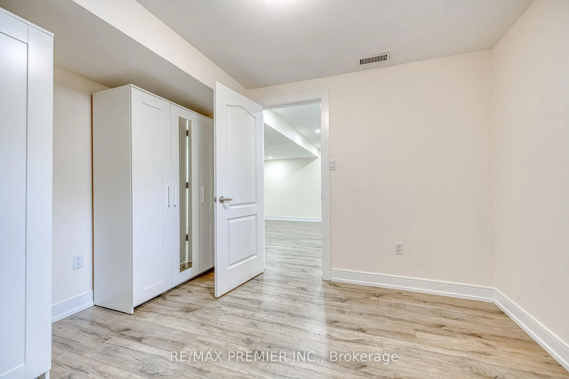 Photo 16 of Unit Bsmt, 142 Moody Drive, Vaughan, Kleinburg — HOMEH