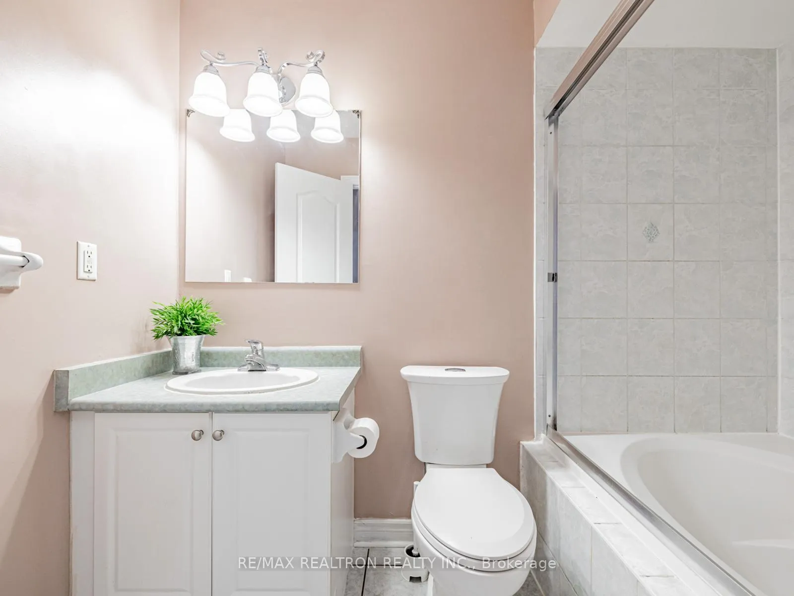 Photo 3 of 110 Derrywood Drive, Vaughan, Patterson — HOMEH