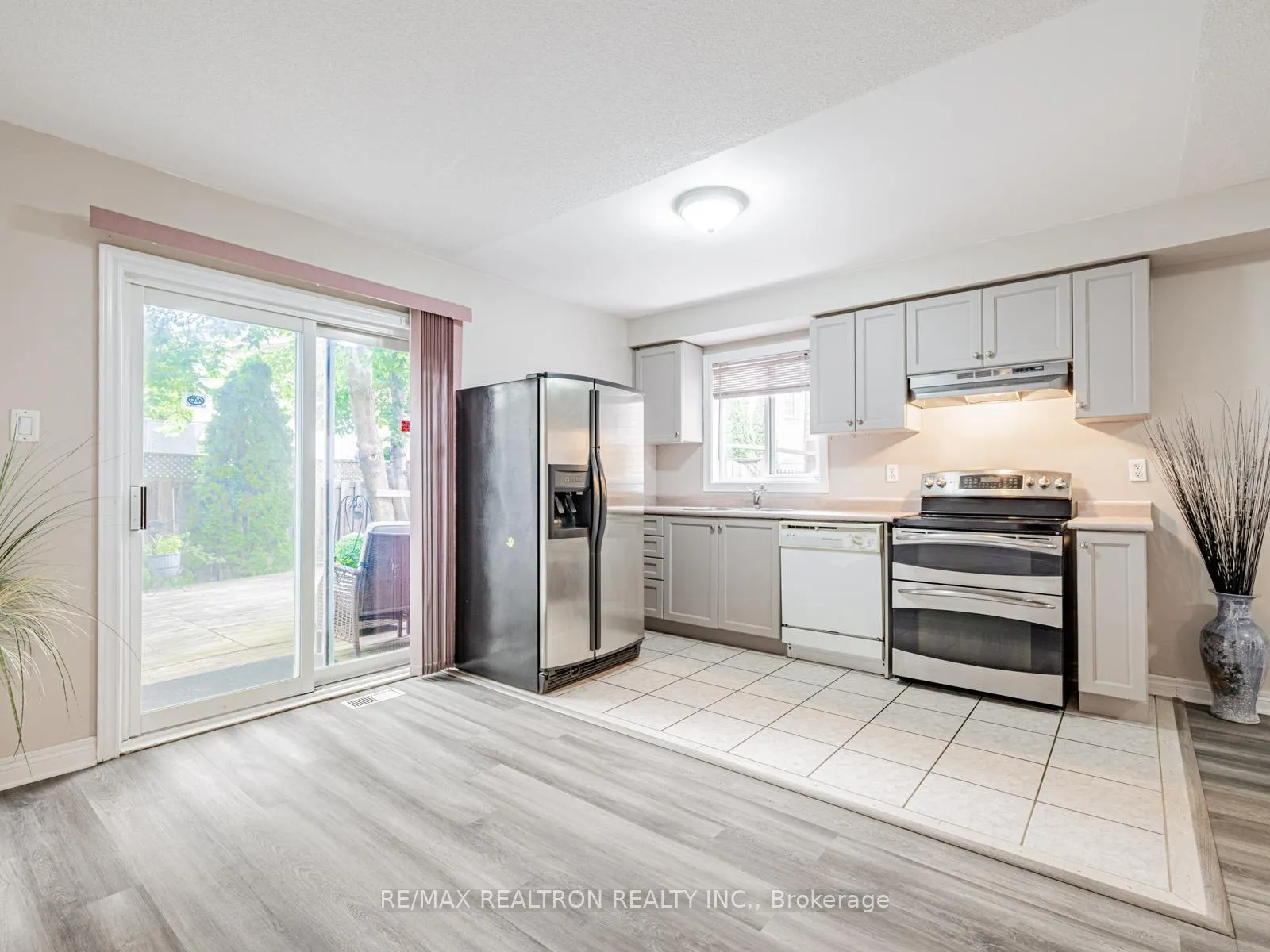 Photo 5 of 110 Derrywood Drive, Vaughan, Patterson — HOMEH