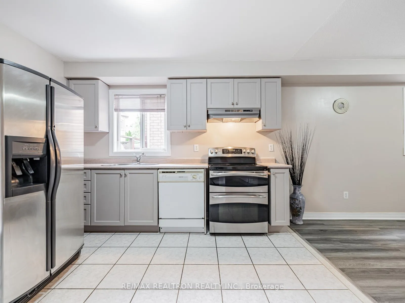 Photo 6 of 110 Derrywood Drive, Vaughan, Patterson — HOMEH