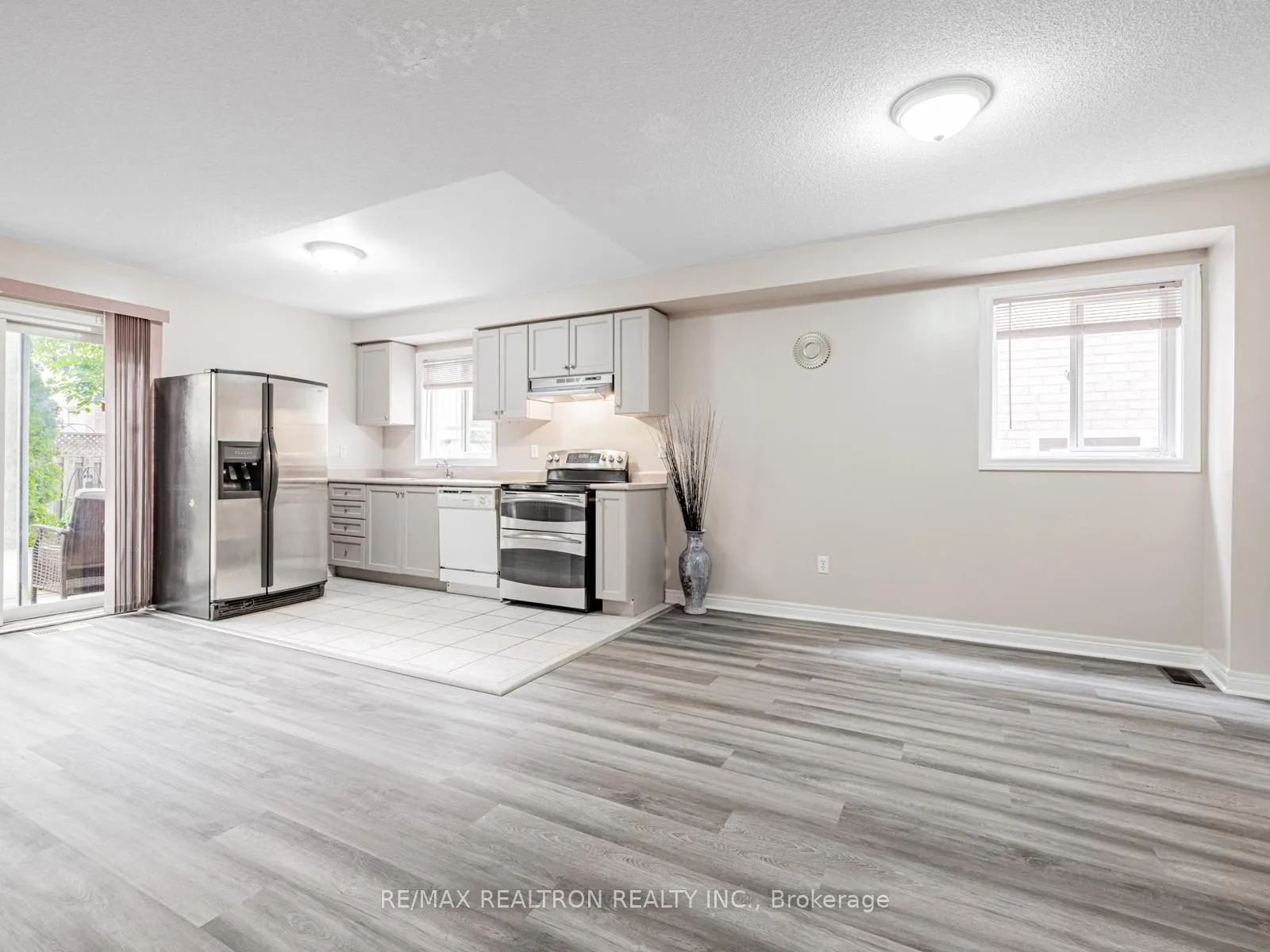 Photo 8 of 110 Derrywood Drive, Vaughan, Patterson — HOMEH