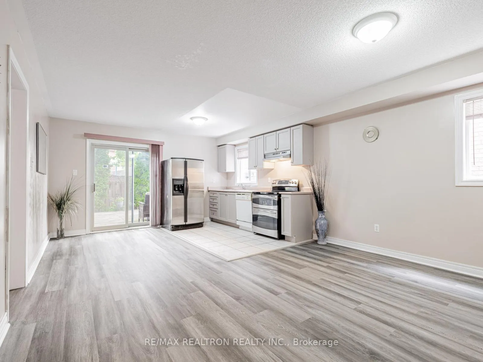 Photo 9 of 110 Derrywood Drive, Vaughan, Patterson — HOMEH