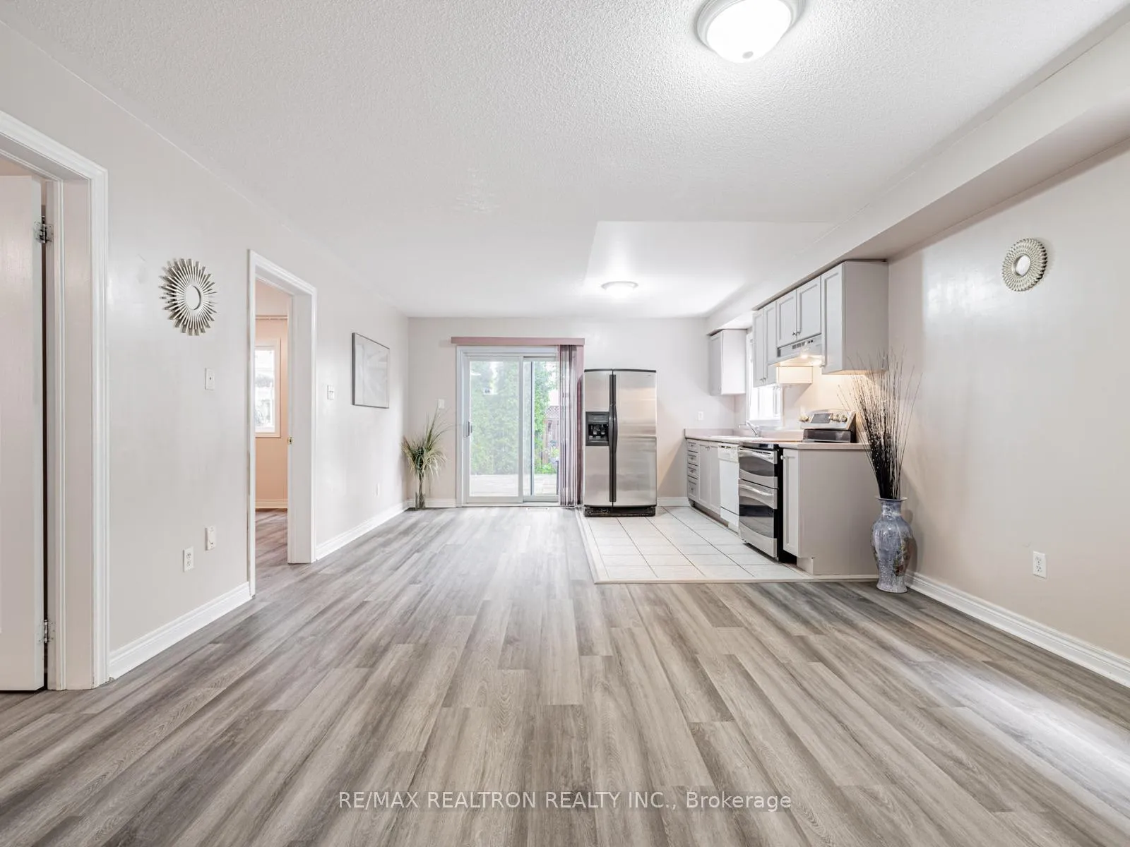 Photo 10 of 110 Derrywood Drive, Vaughan, Patterson — HOMEH