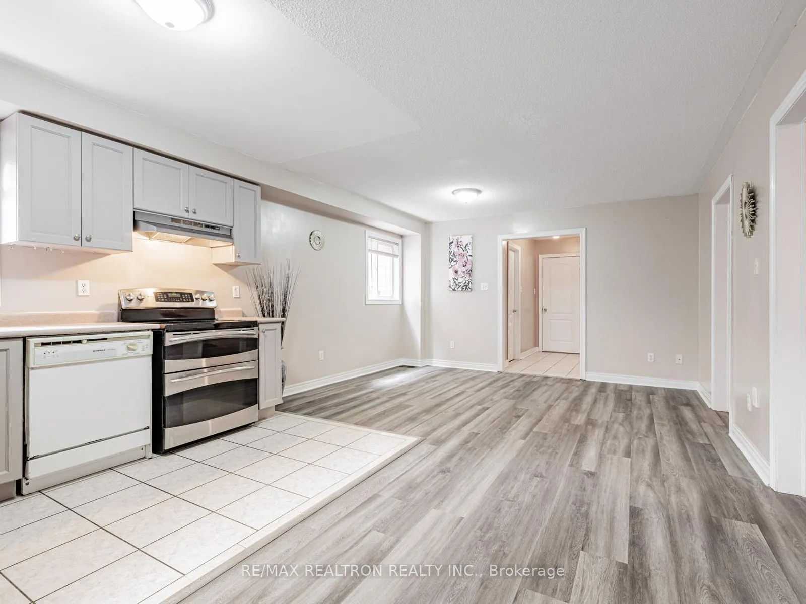 Photo 13 of 110 Derrywood Drive, Vaughan, Patterson — HOMEH