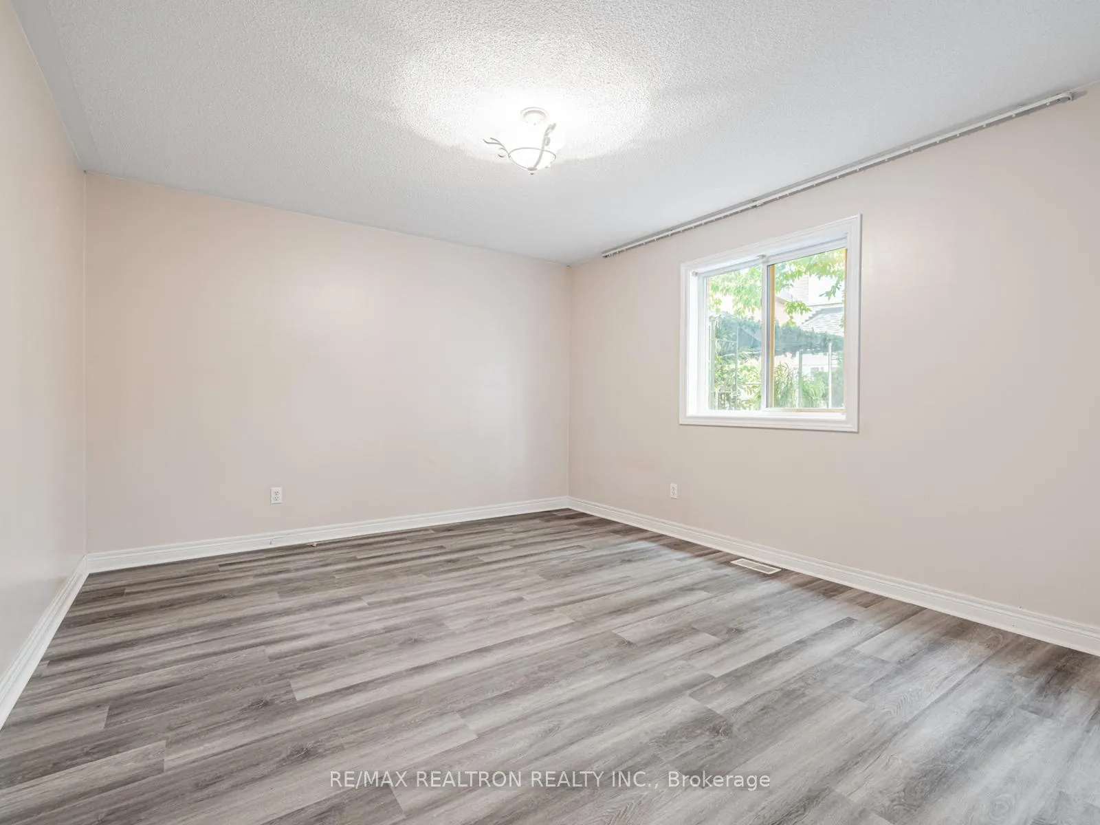 Photo 18 of 110 Derrywood Drive, Vaughan, Patterson — HOMEH
