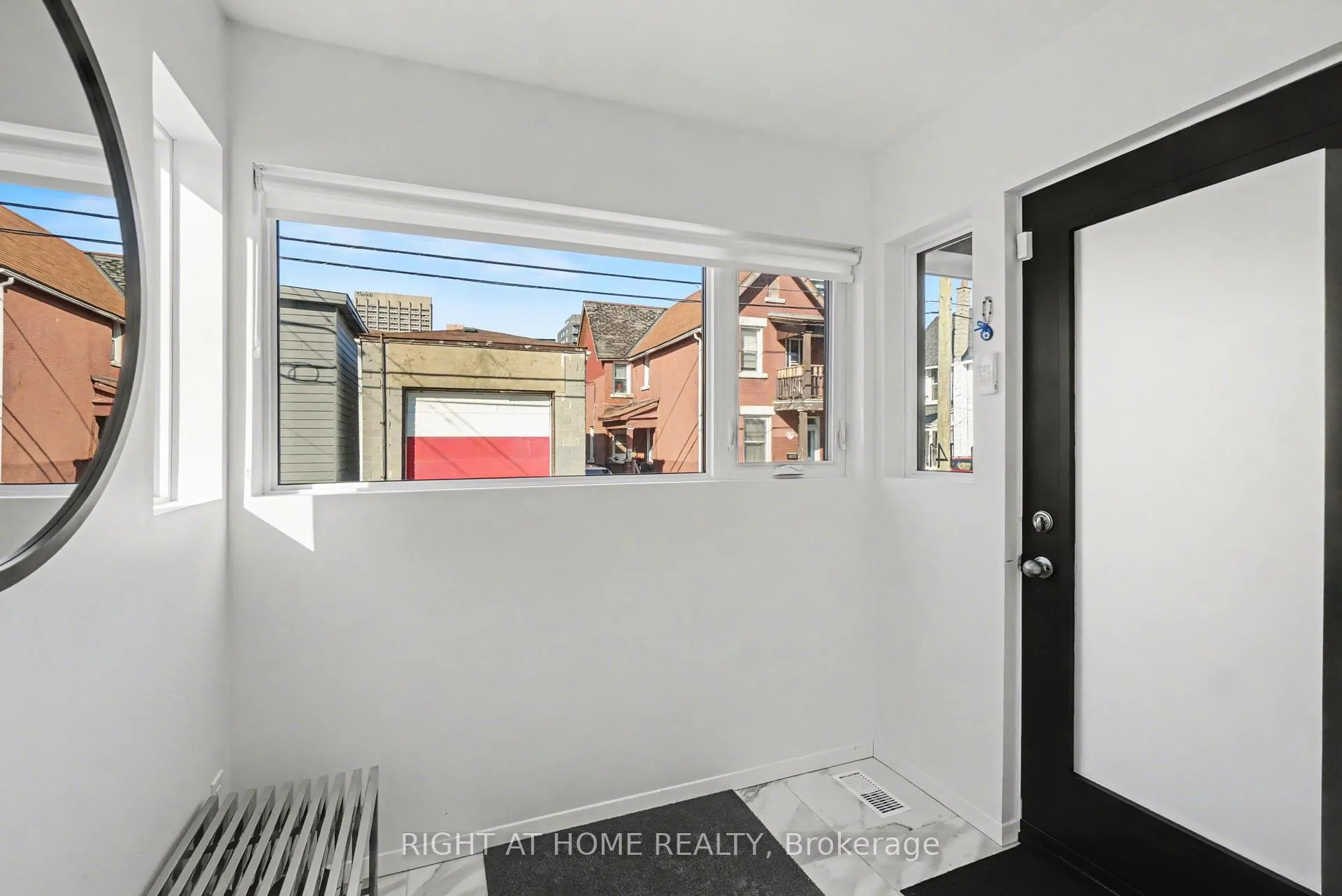 Photo 4 of 141 Carruthers Avenue, Ottawa, Mechanicsville — HOMEH
