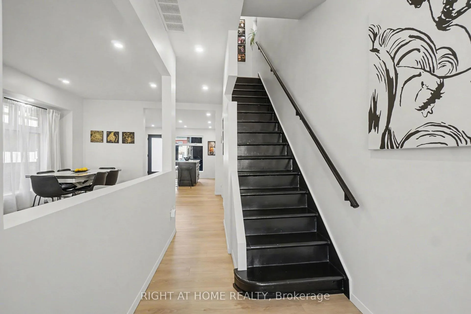 Photo 5 of 141 Carruthers Avenue, Ottawa, Mechanicsville — HOMEH