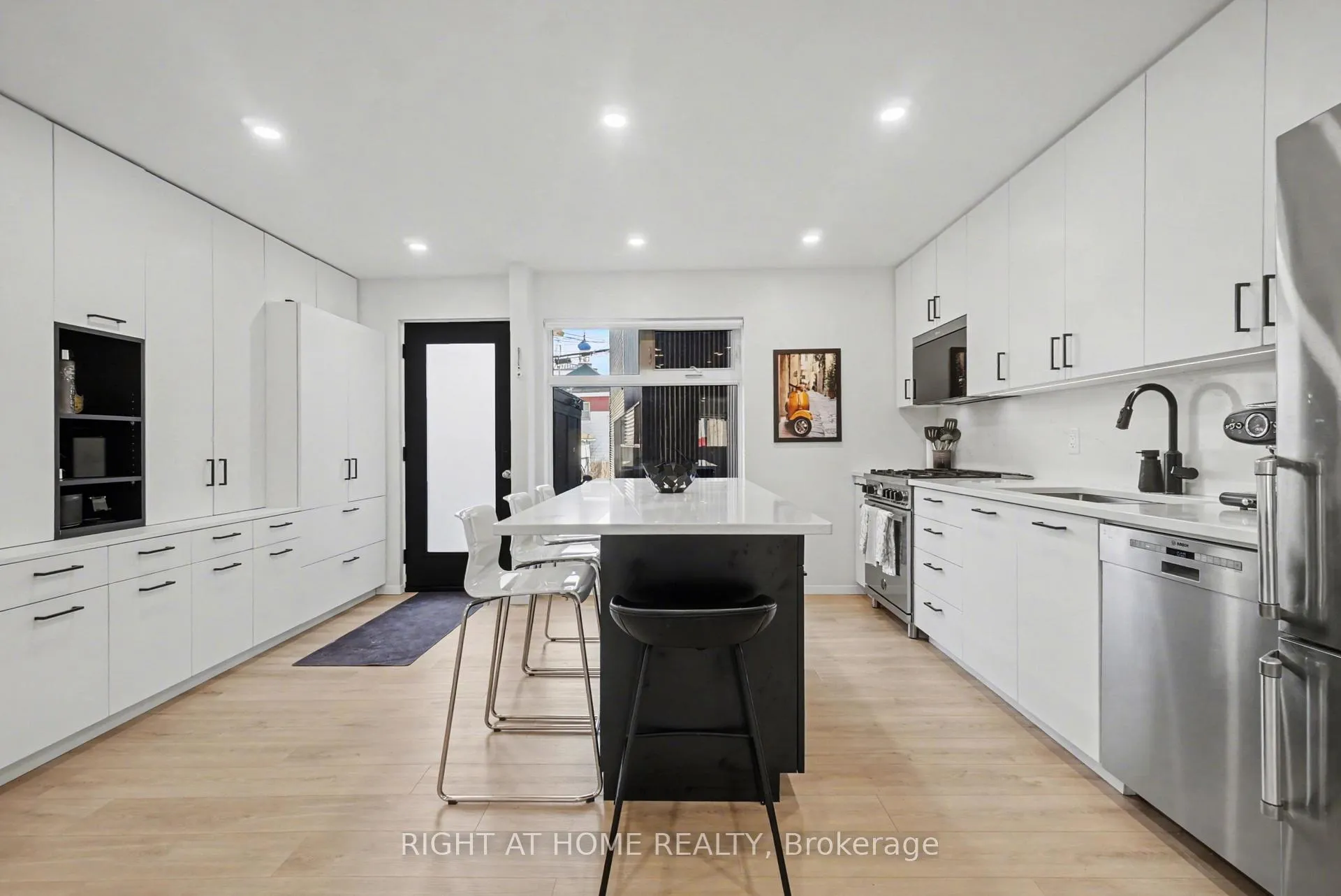 Photo 12 of 141 Carruthers Avenue, Ottawa, Mechanicsville — HOMEH